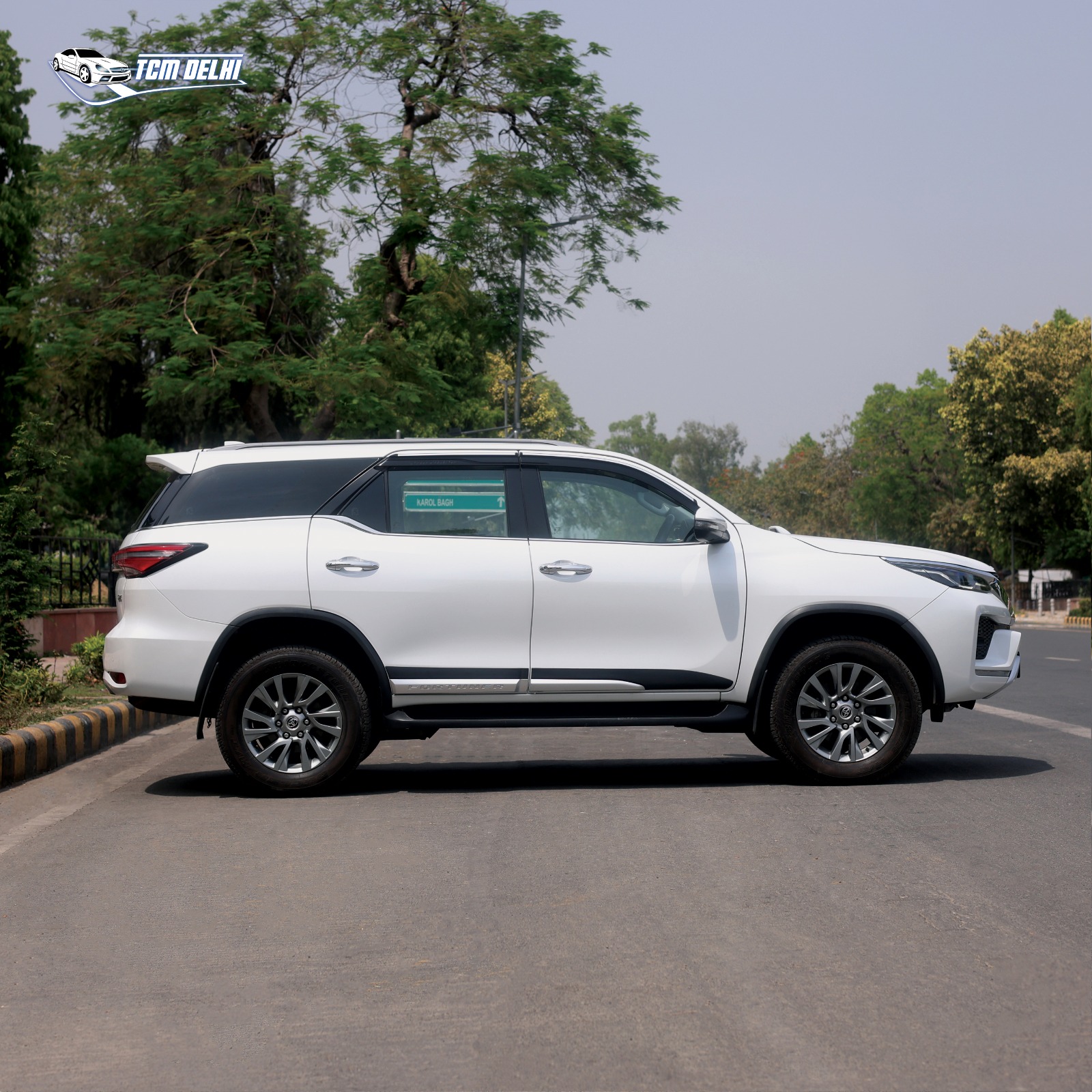 TOYOTA FORTUNER 4X4 AT