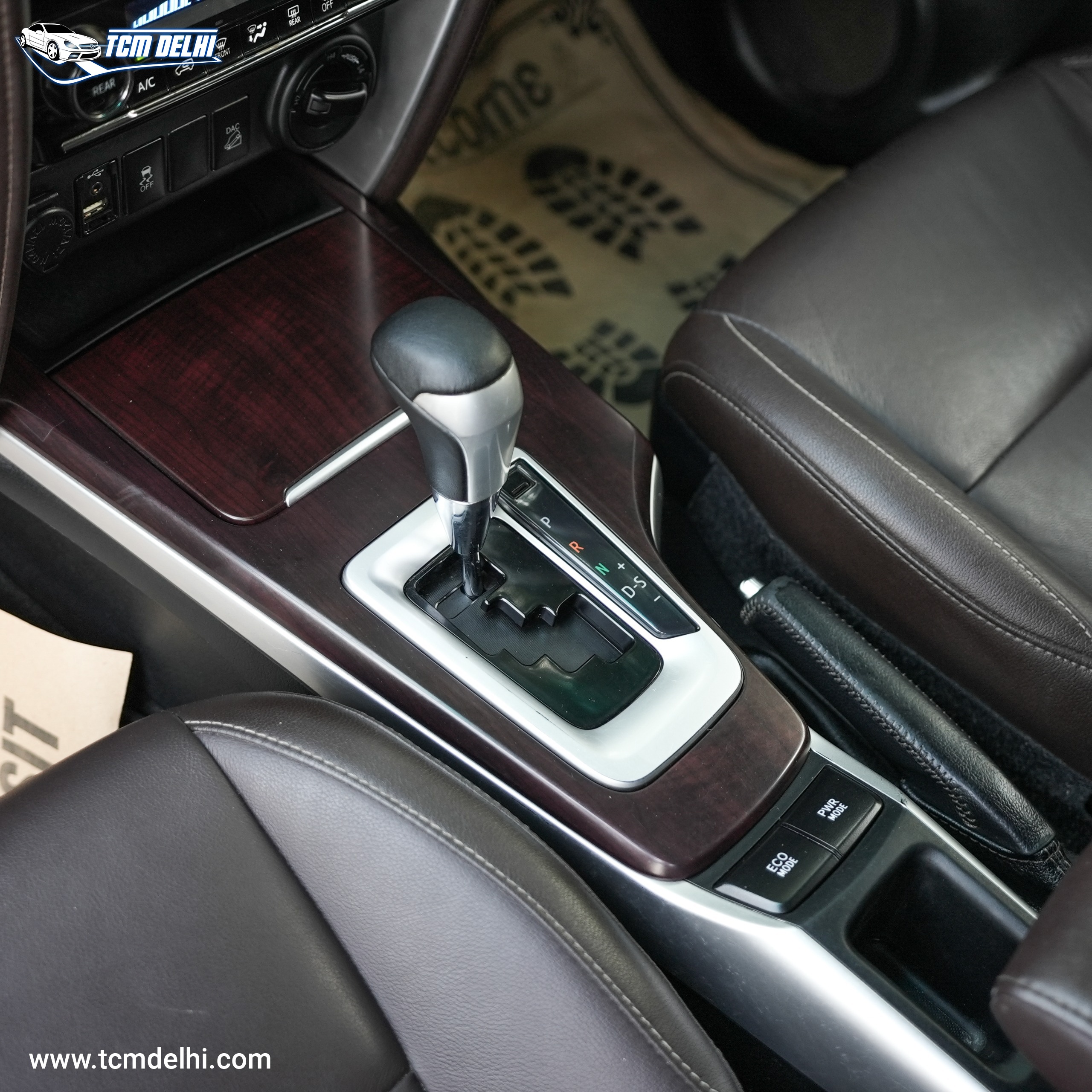 TOYOTA FORTUNER 4X4 AT