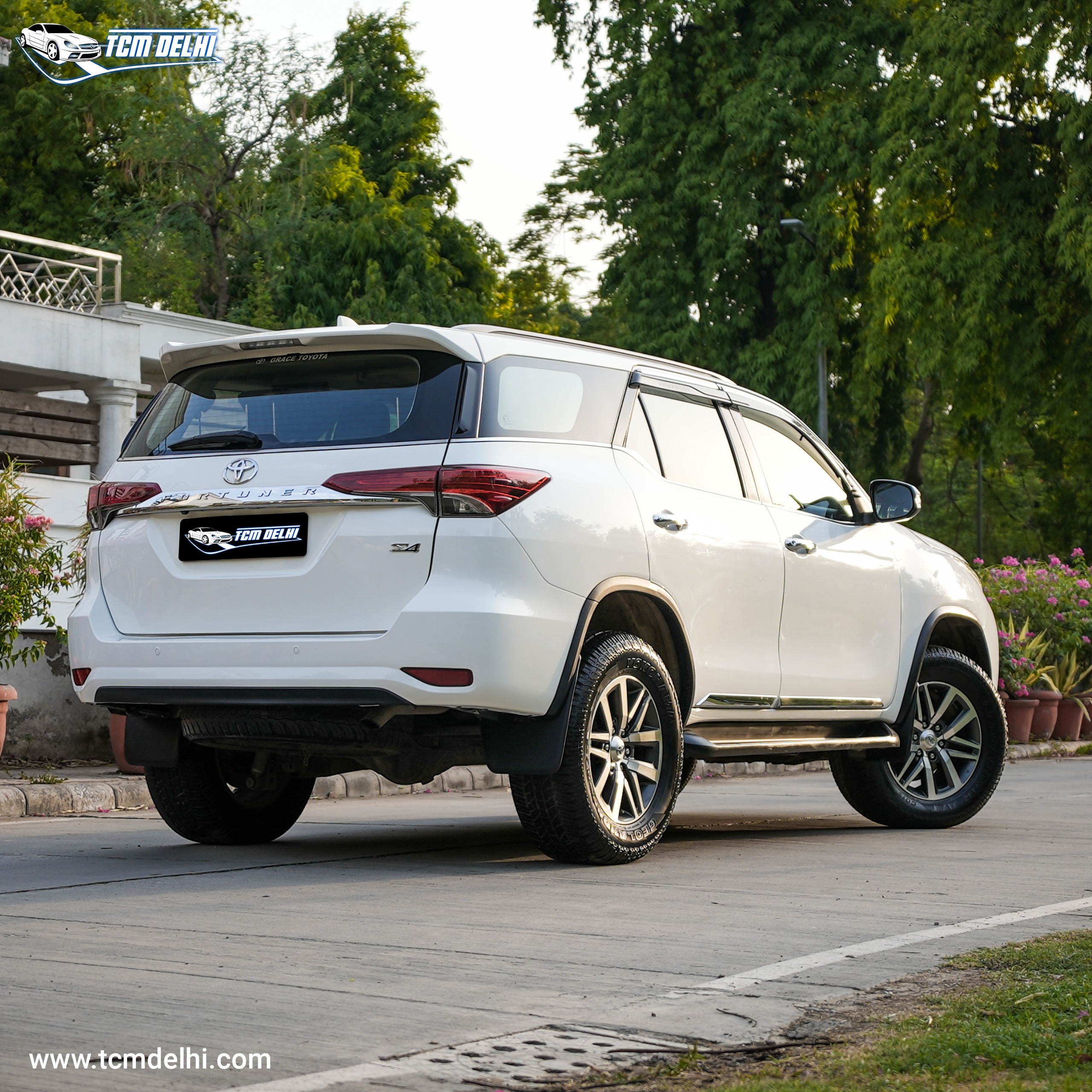 TOYOTA FORTUNER 4X4 AT
