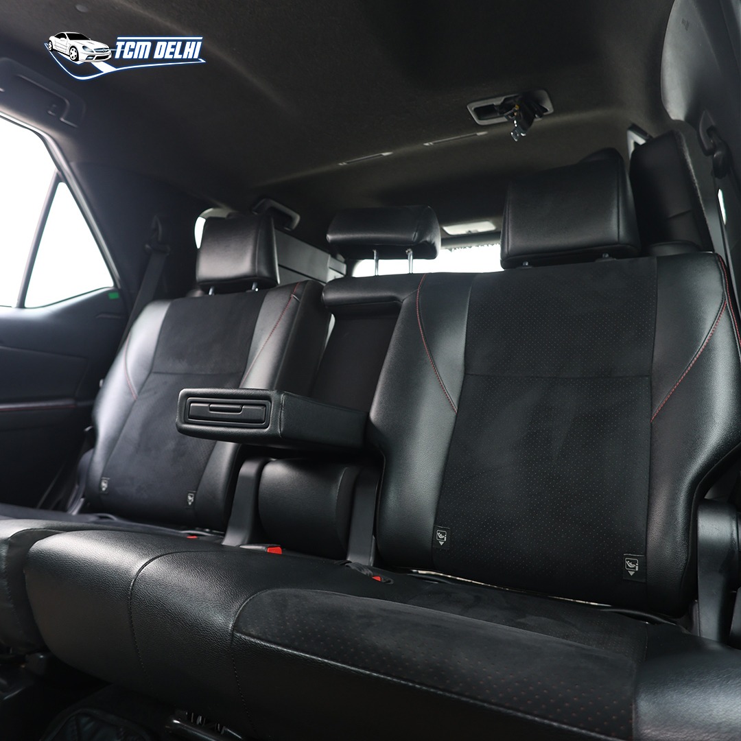 TOYOTA FORTUNER GR SPORTS 4X4 AT