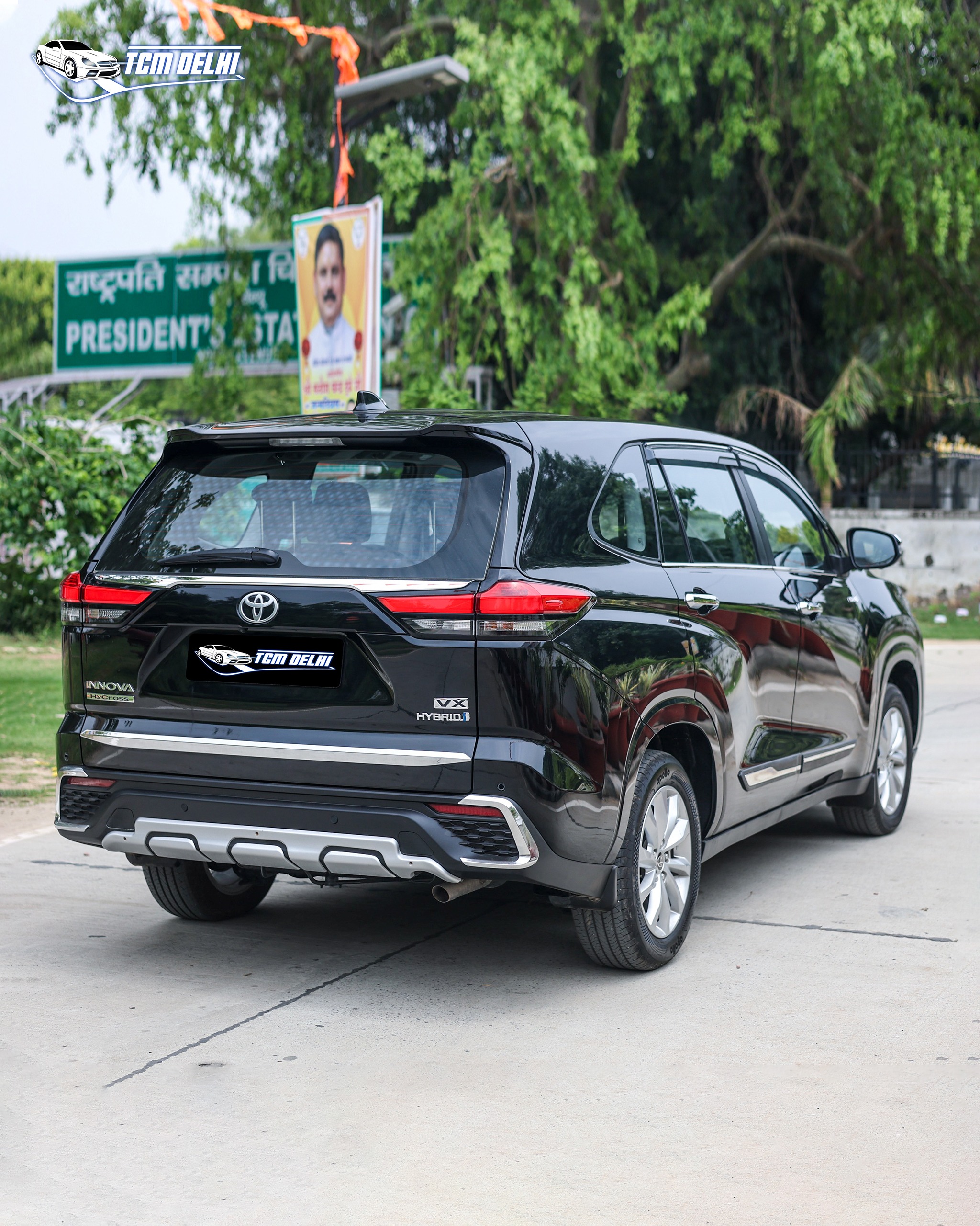 TOYOTA INNOVA HYCROSS VX(O)