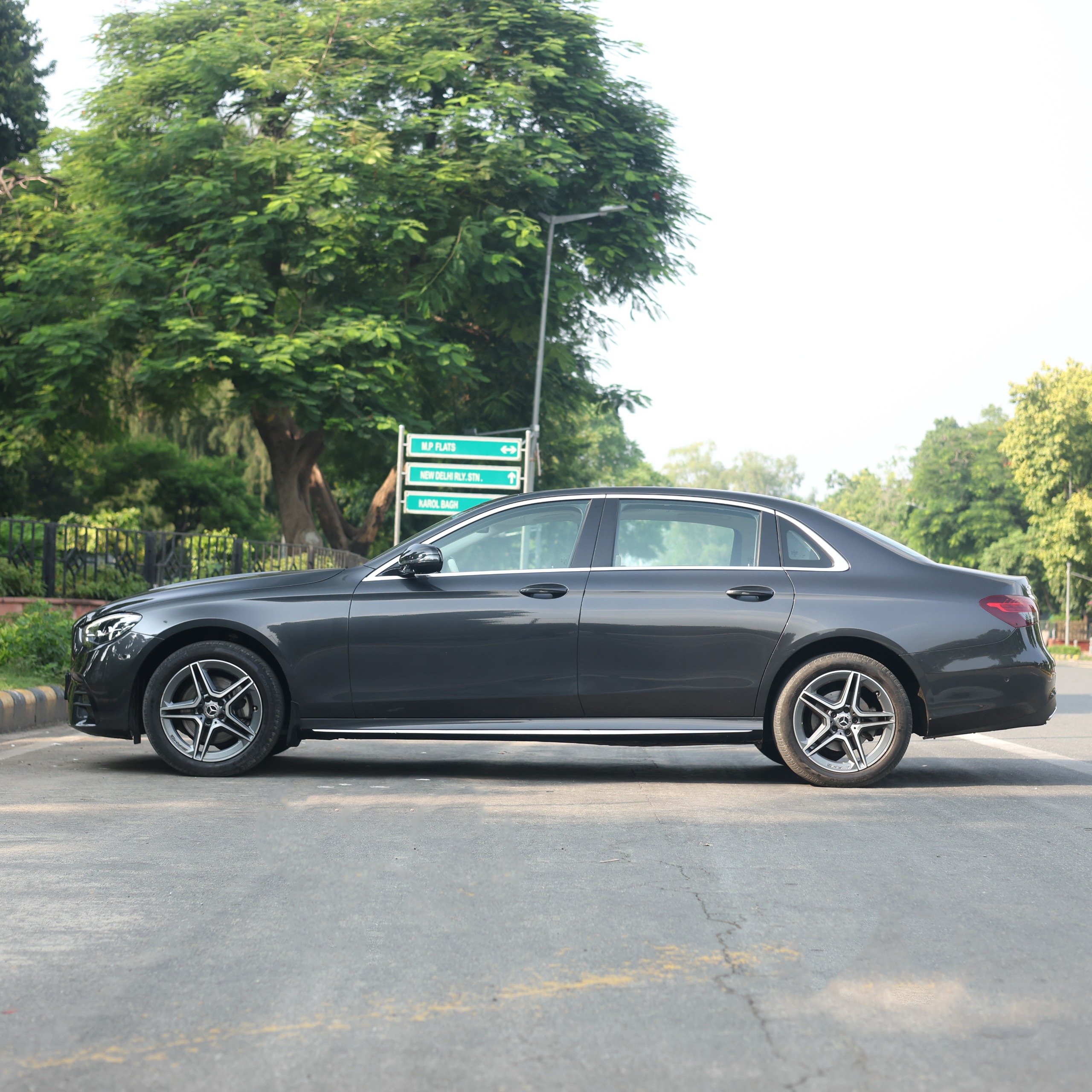 MERCEDES BENZ E200
