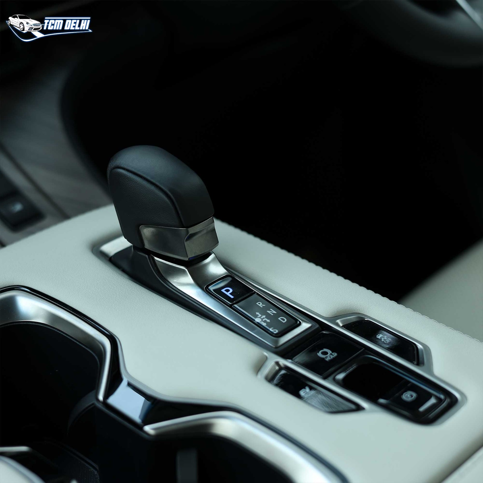 LEXUS LM 350h 4S LUXURY HYBRID