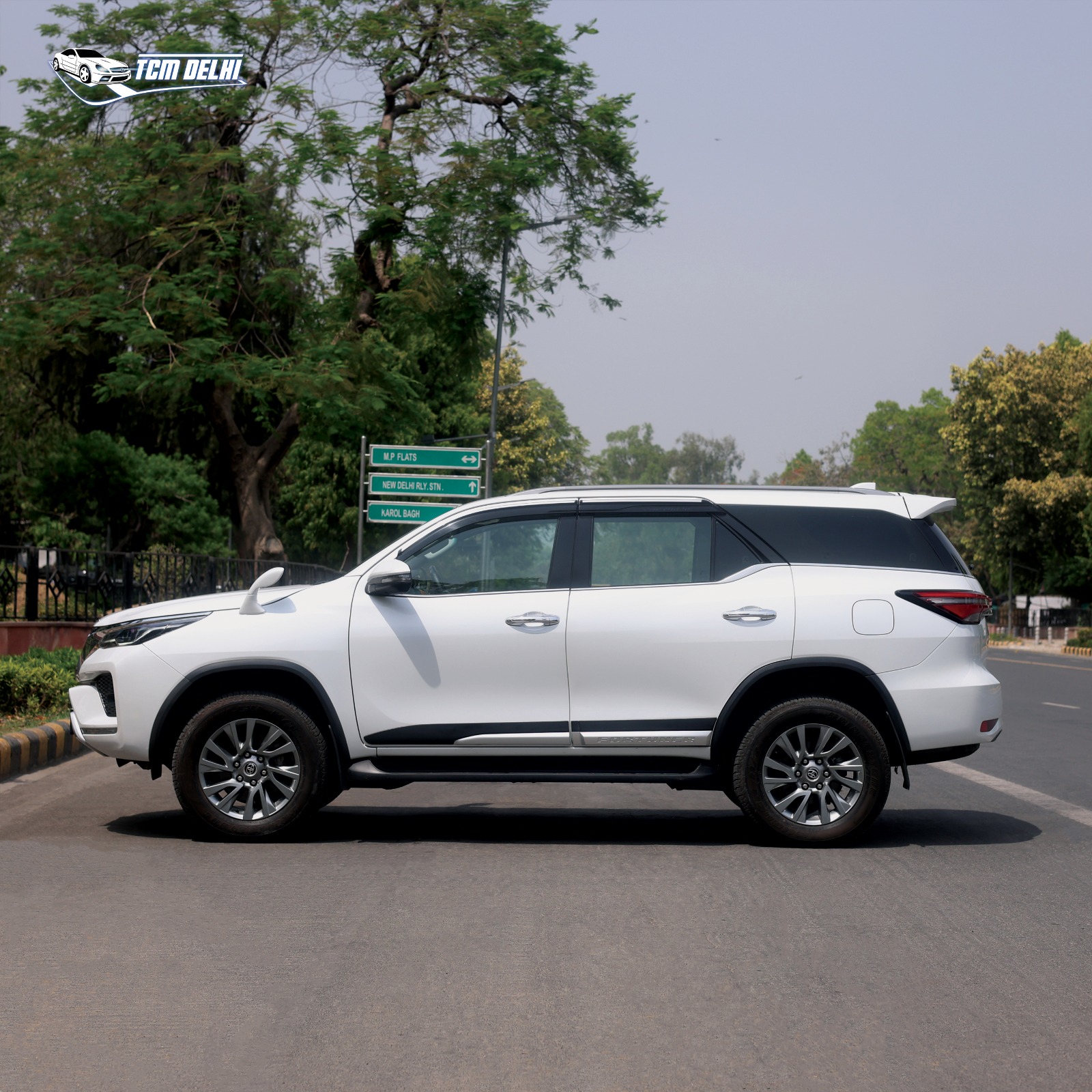 TOYOTA FORTUNER 4X4 AT