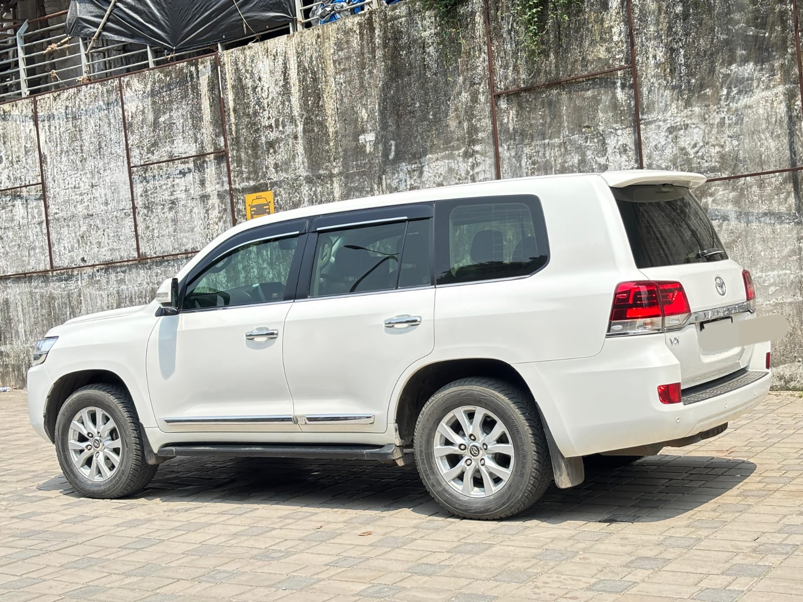 TOYOTA LAND CRUISER 200 VX