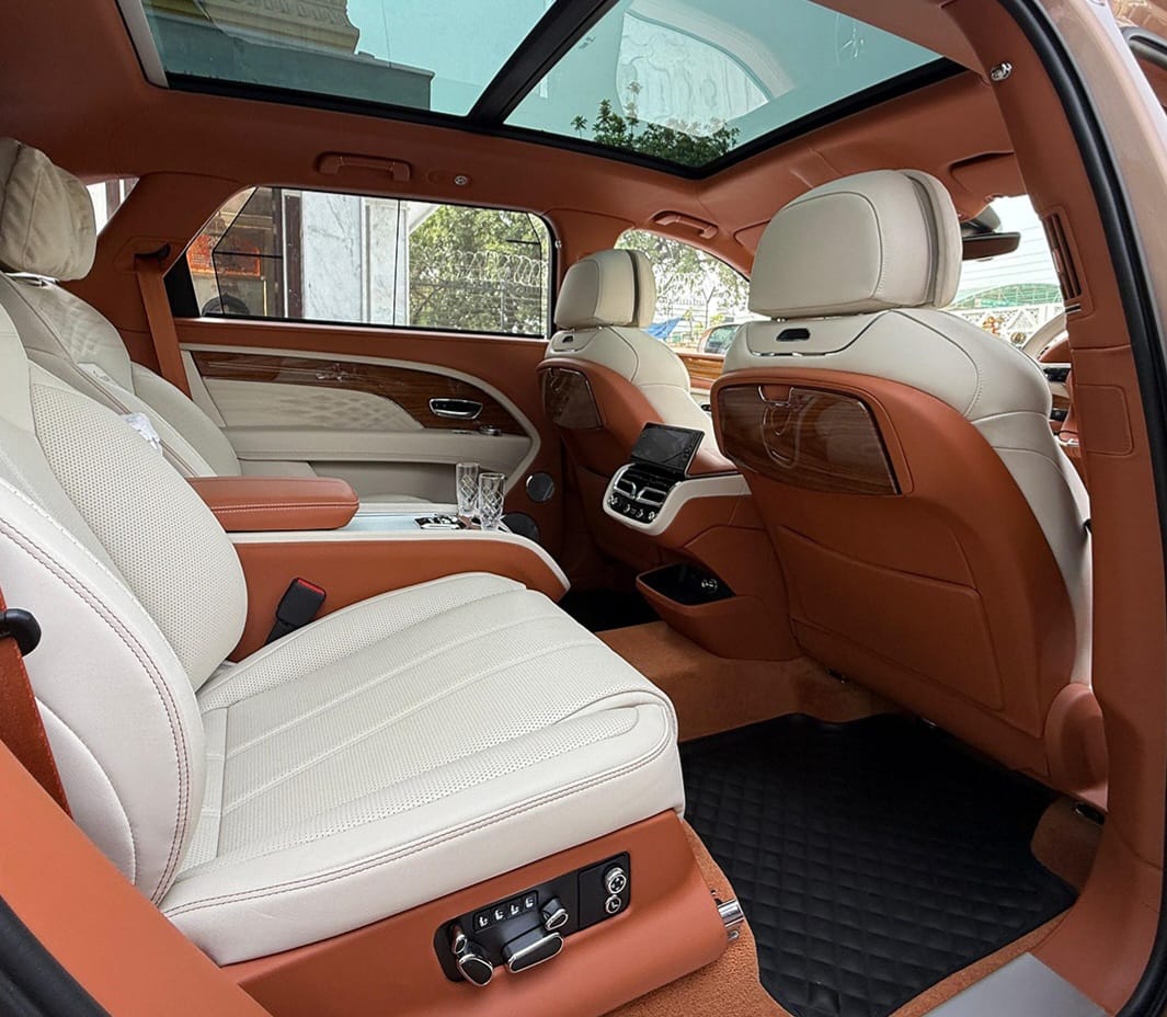 BENTLY BENTAYGA EWB AZURE FIRST EDITION