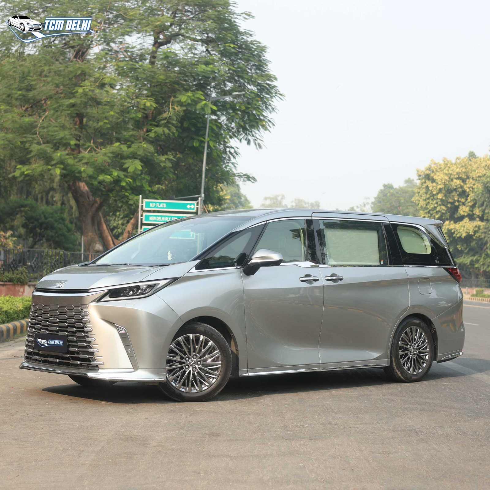 LEXUS LM 350h 4S LUXURY HYBRID