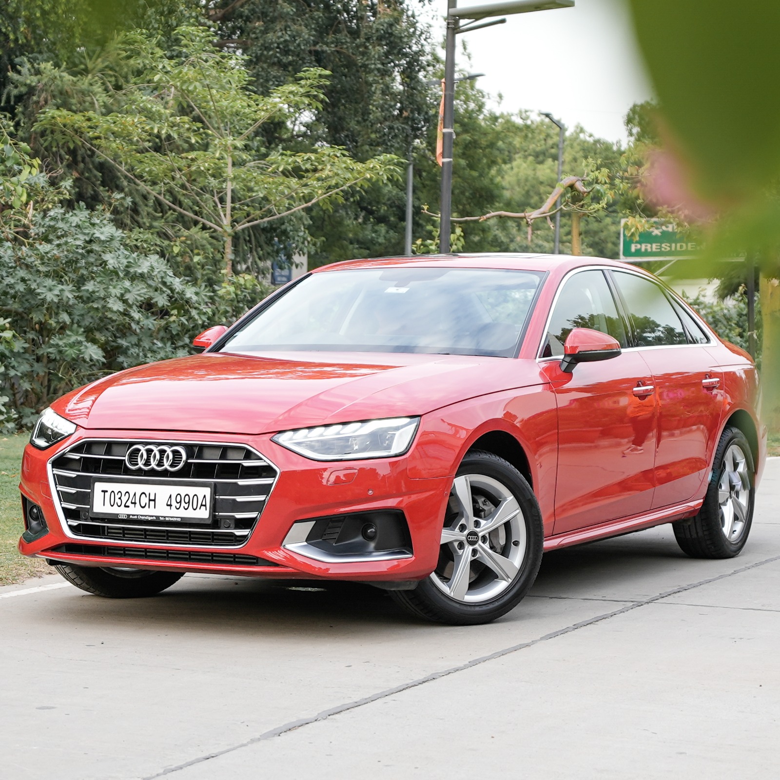 AUDI A4 40 TFSI TECHNOLOGY