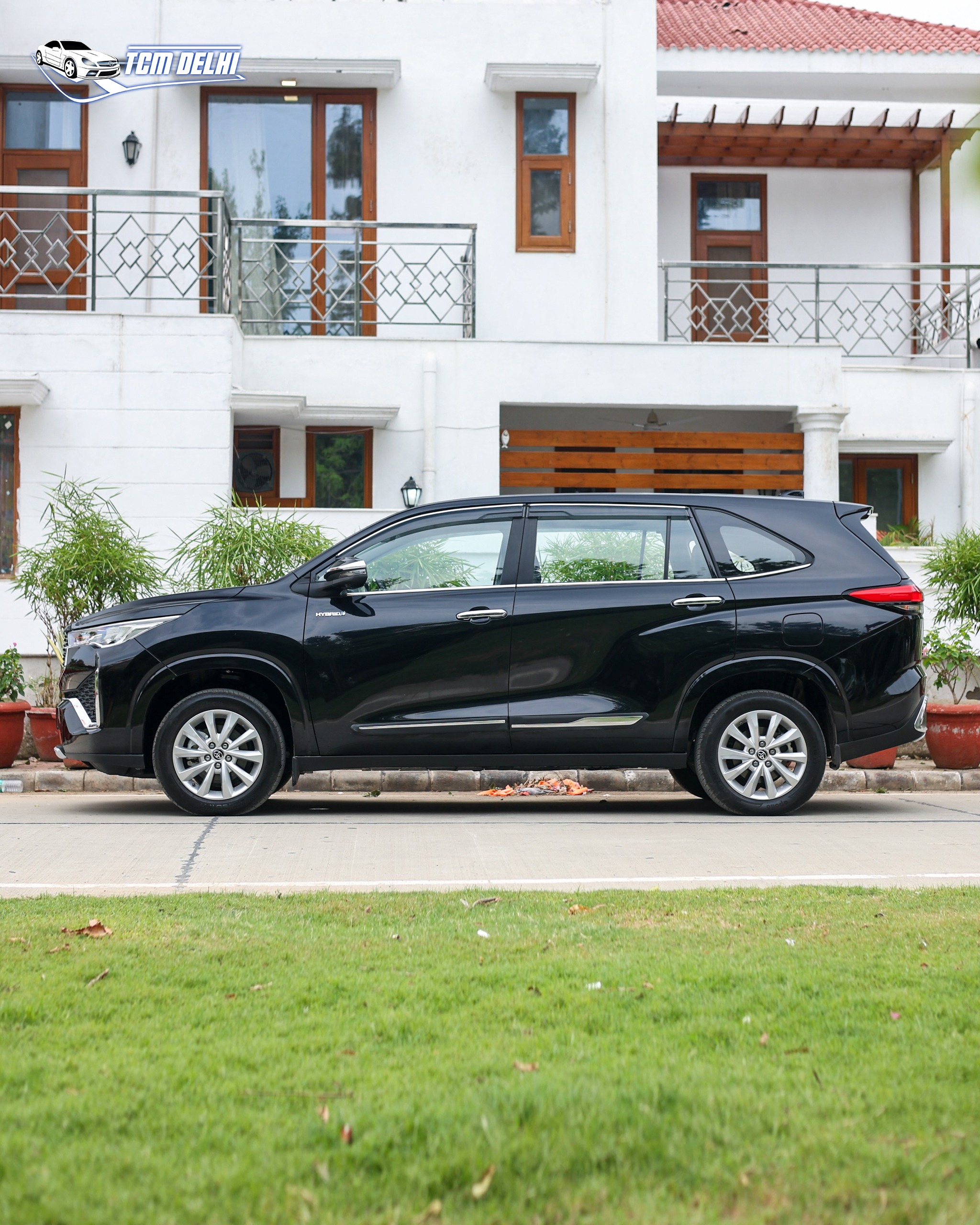 TOYOTA INNOVA HYCROSS VX(O)