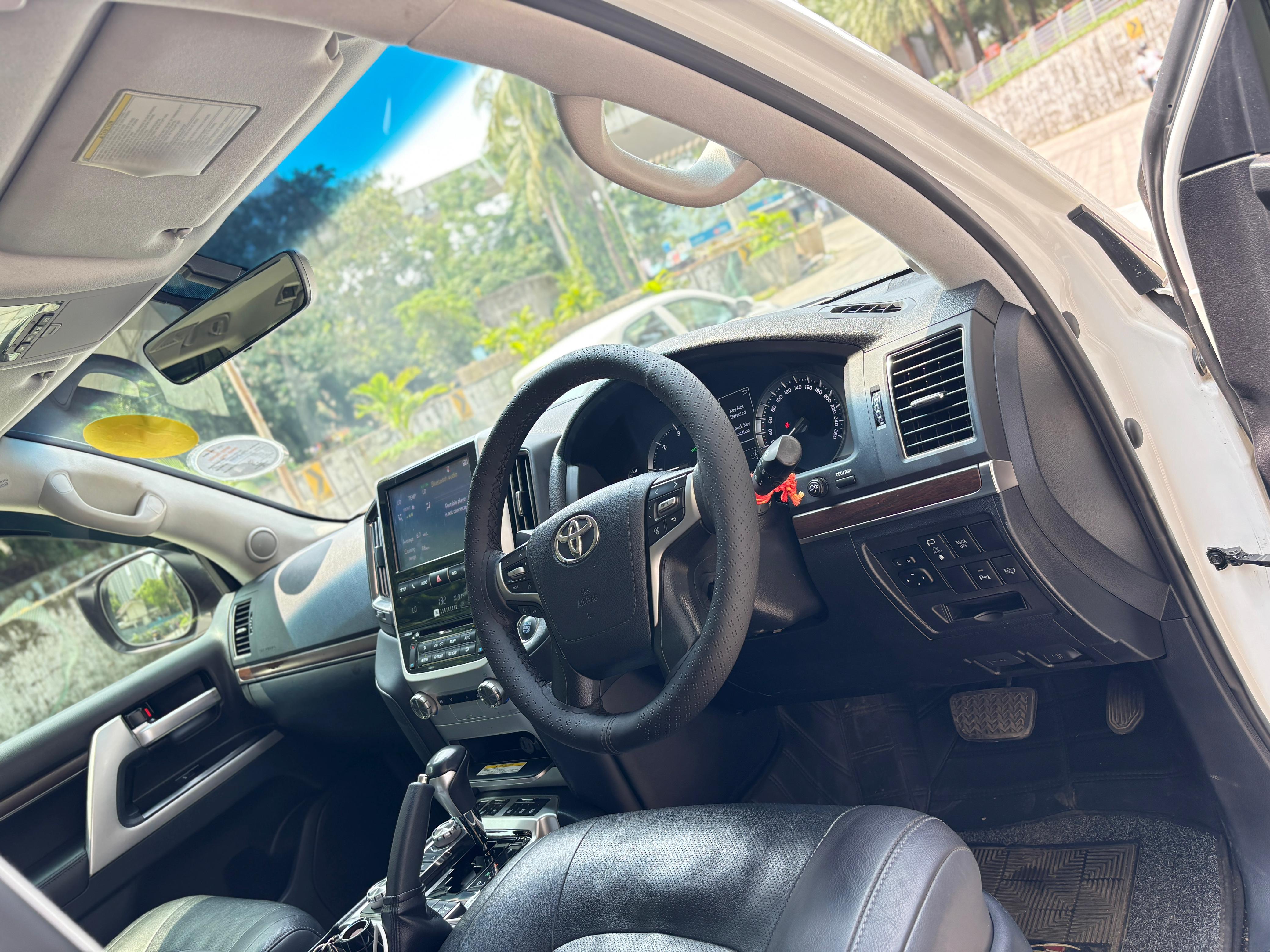TOYOTA LAND CRUISER 200 VX