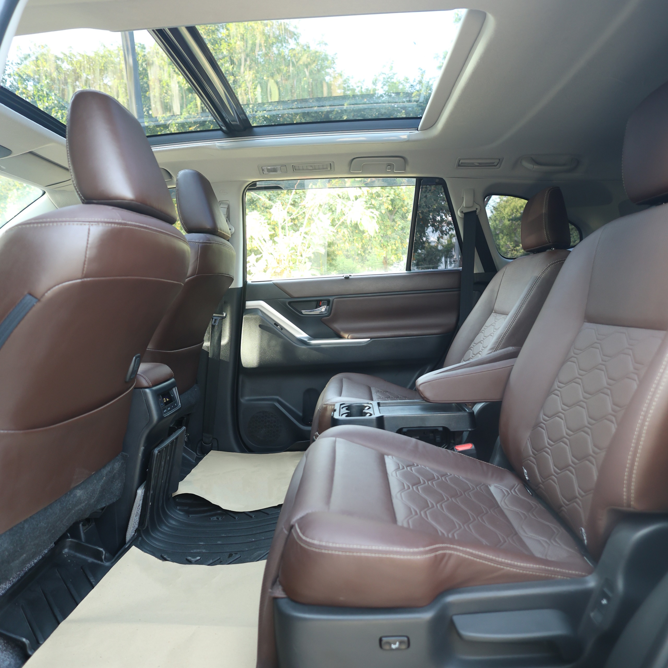 TOYOTA INNOVA HYCROSS ZX(O)