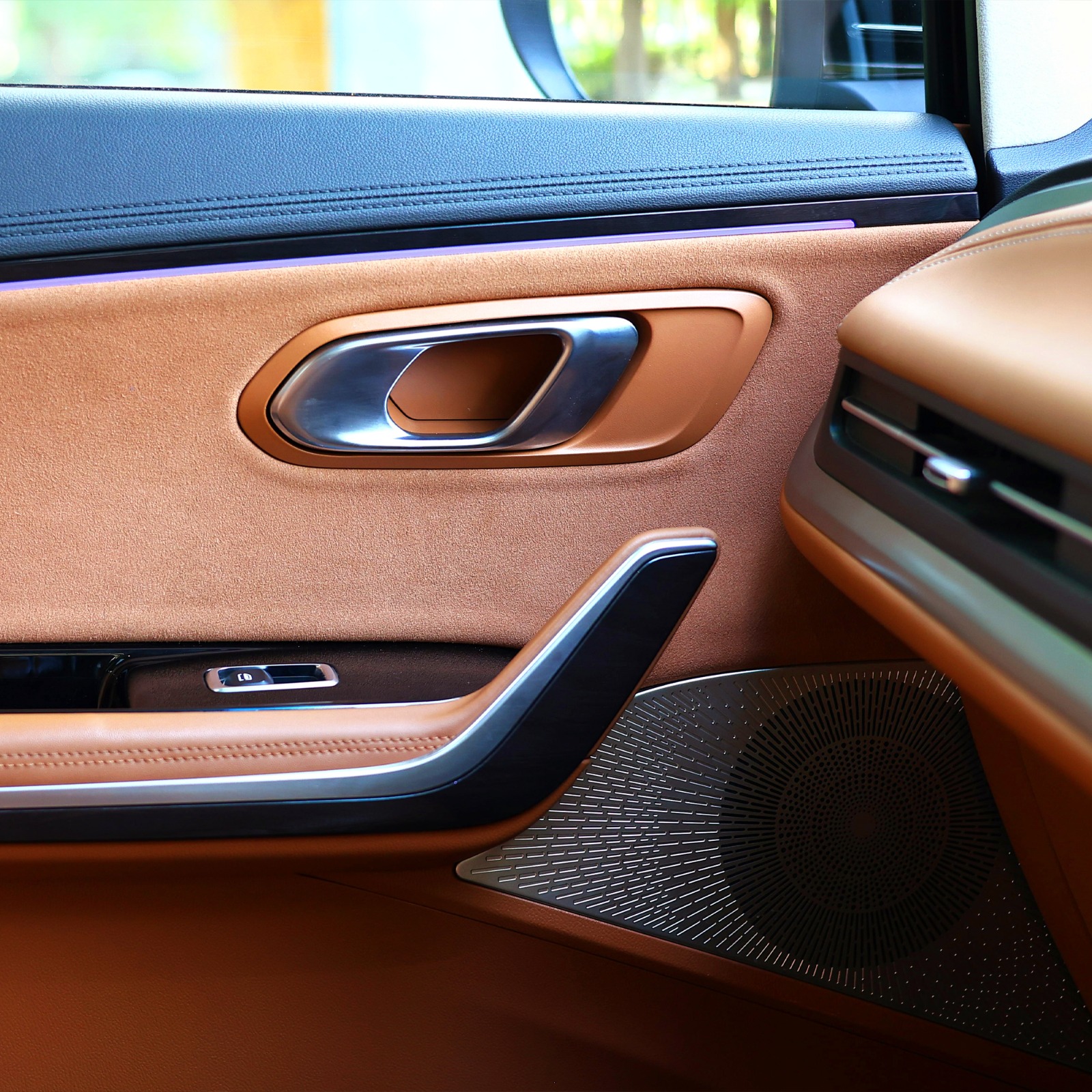 MG M9 EV ELECTRIC
