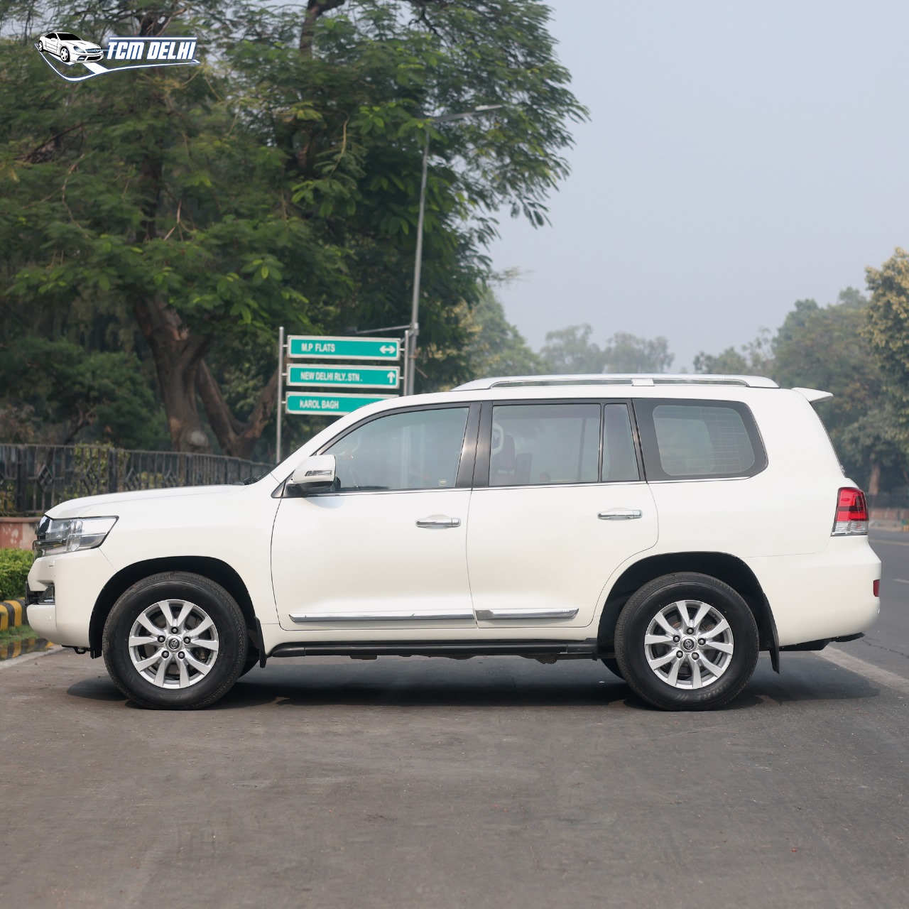 TOYOTA LAND CRUISER VX200