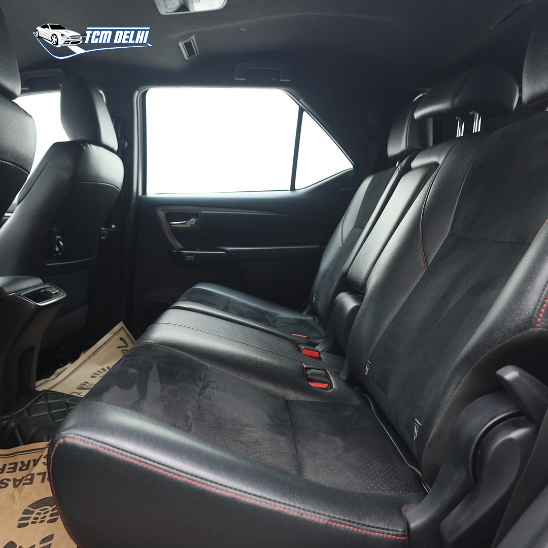 TOYOTA FORTUNER GR SPORTS 4X4 AT