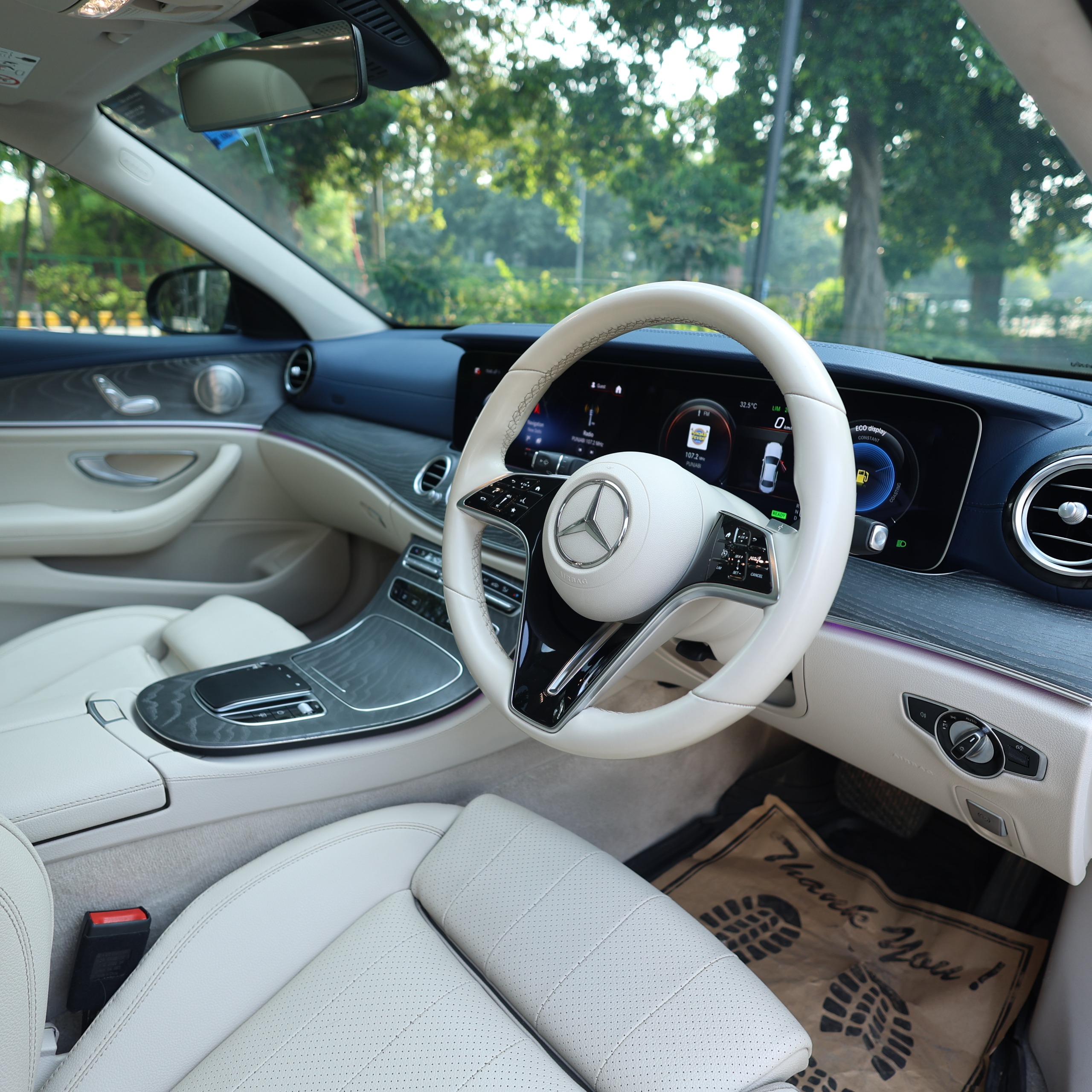 MERCEDES BENZ E200