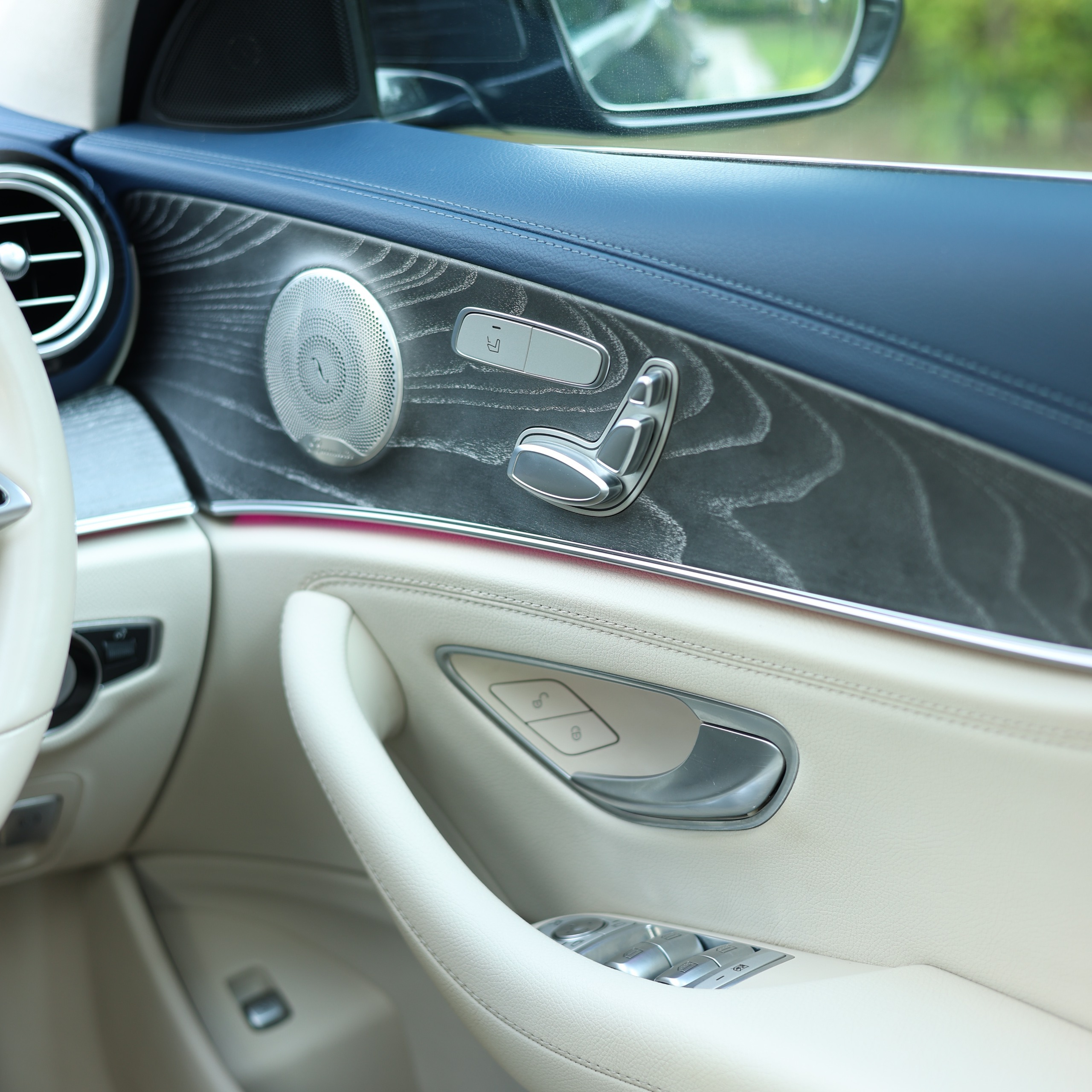 MERCEDES BENZ E200