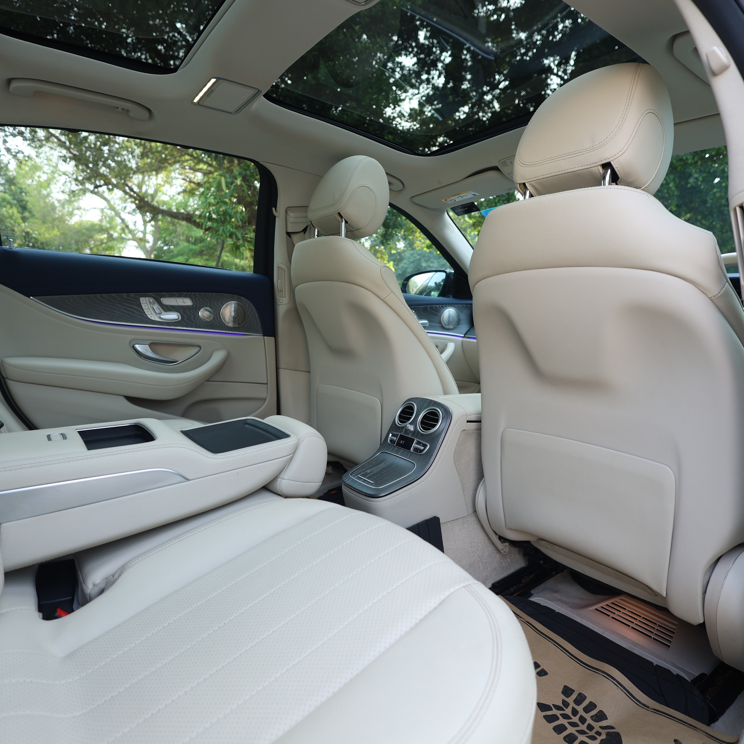 MERCEDES BENZ E200