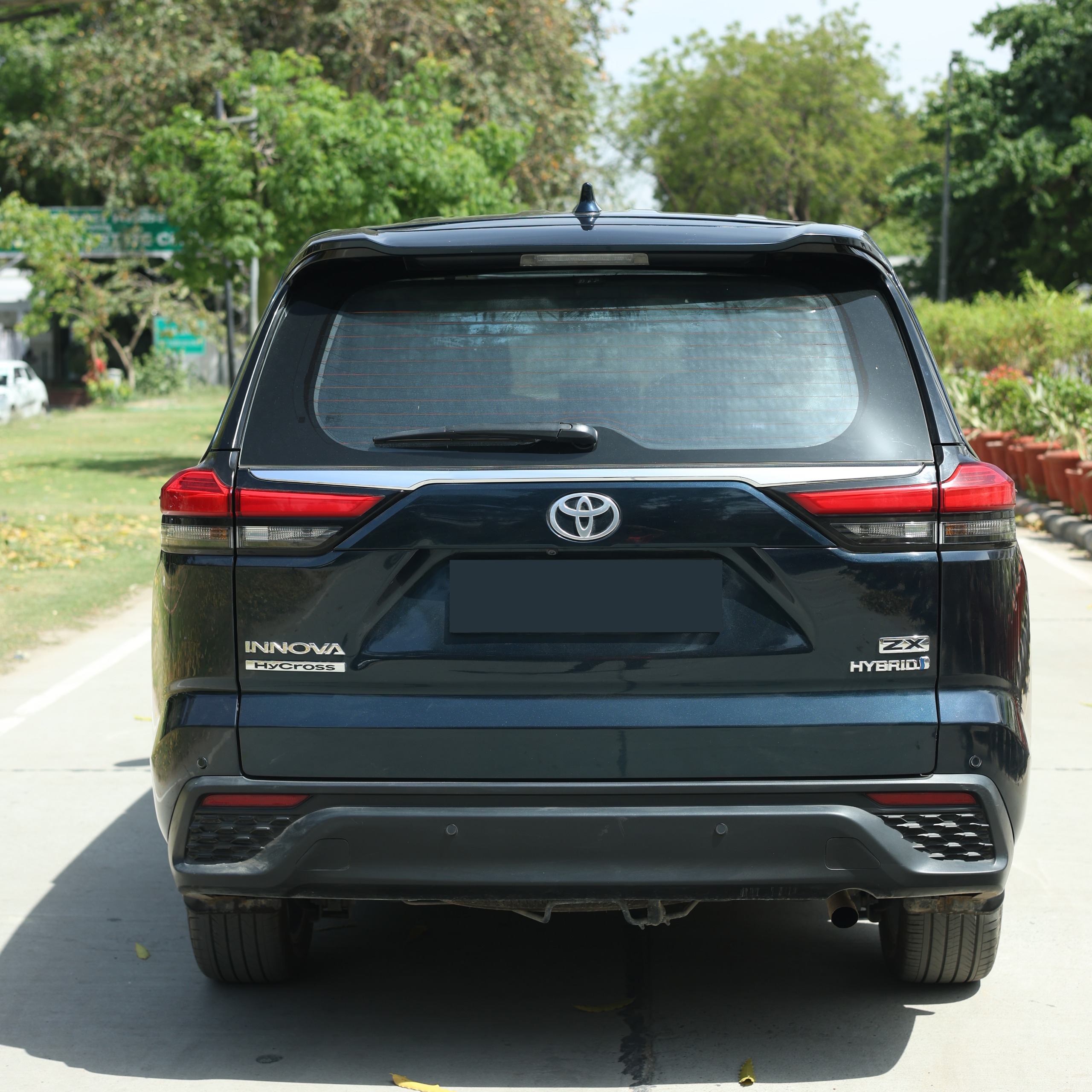 TOYOTA INNOVA HYCROSS ZX(O)