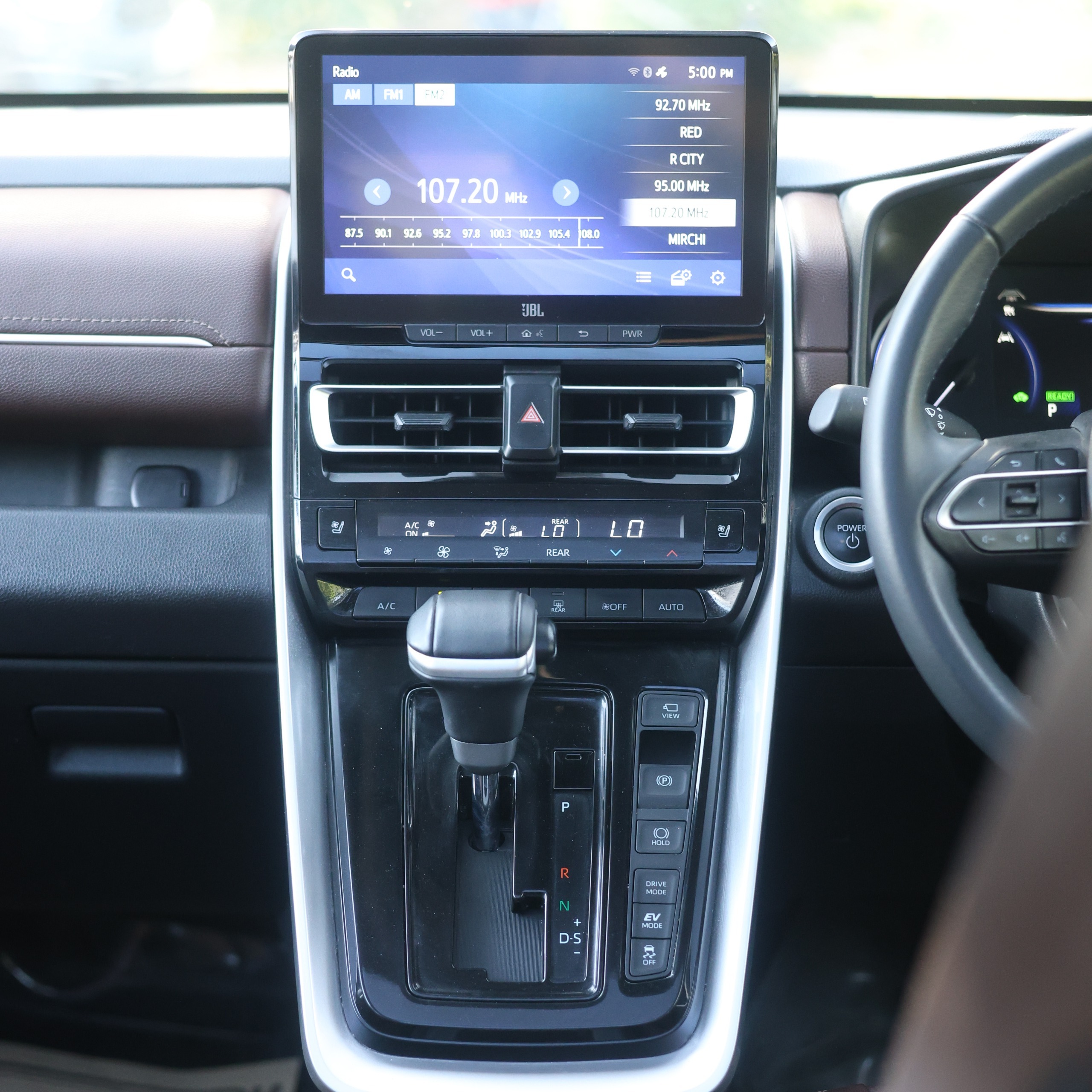 TOYOTA INNOVA HYCROSS ZX(O)
