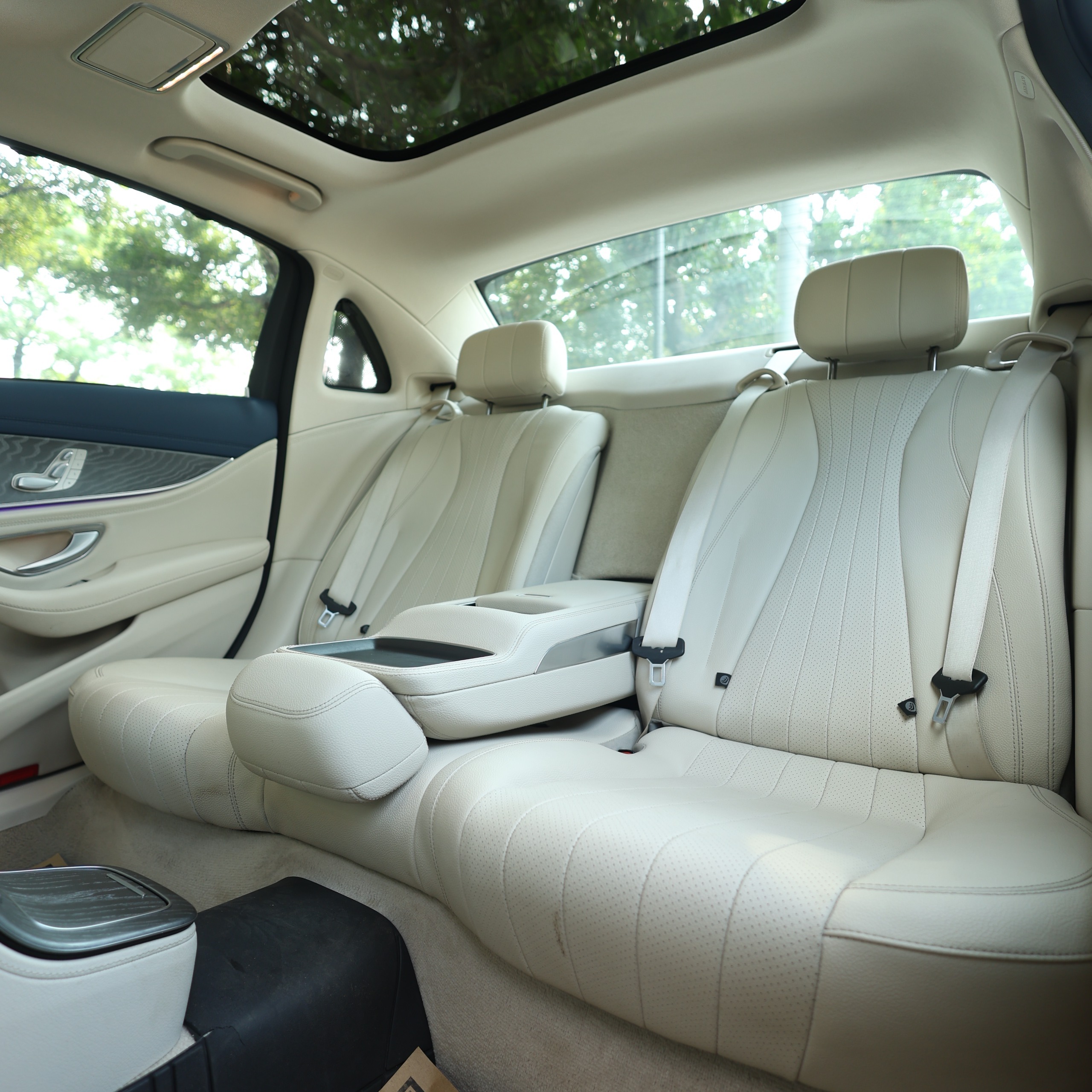 MERCEDES BENZ E200