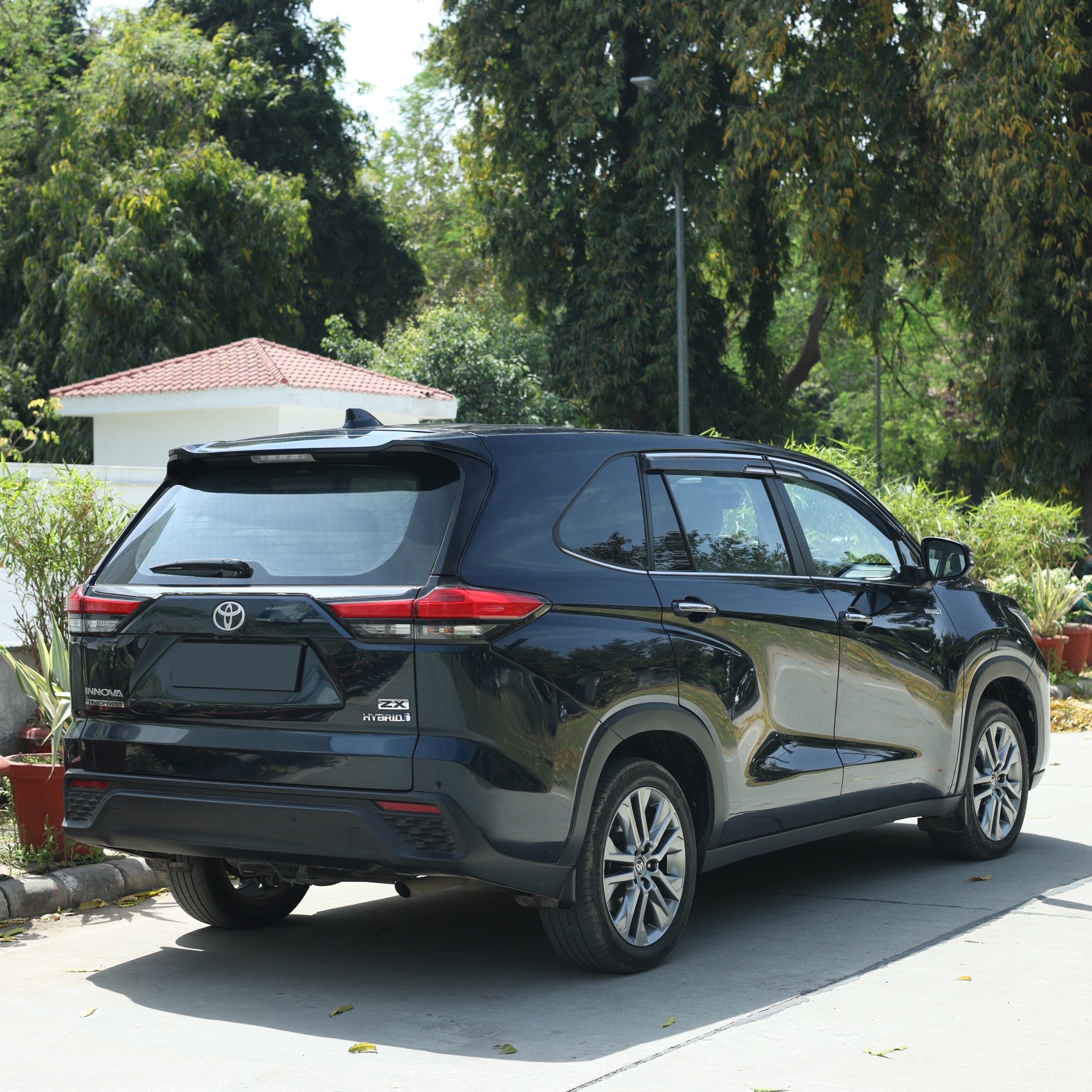 TOYOTA INNOVA HYCROSS ZX(O)
