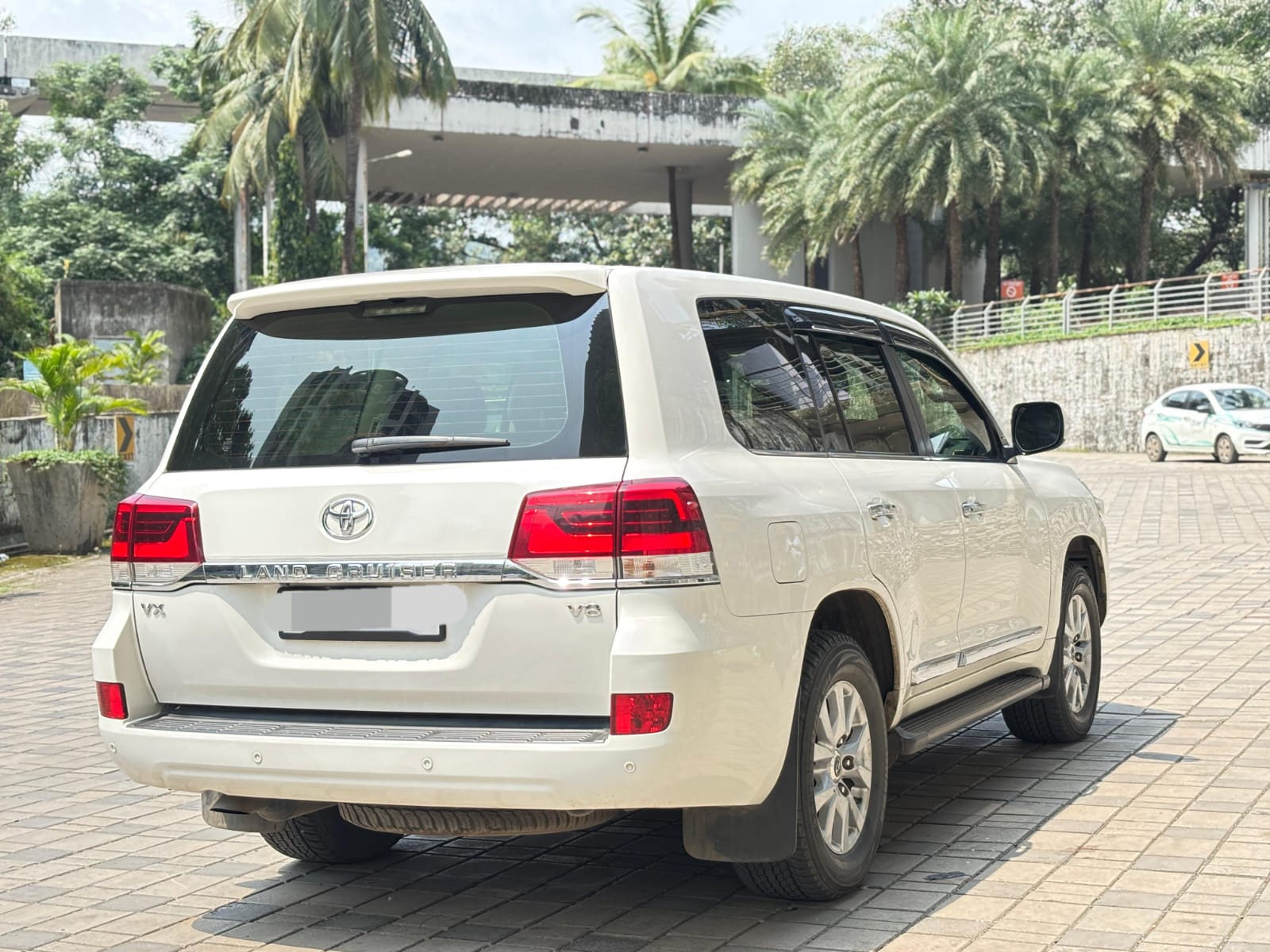 TOYOTA LAND CRUISER 200 VX