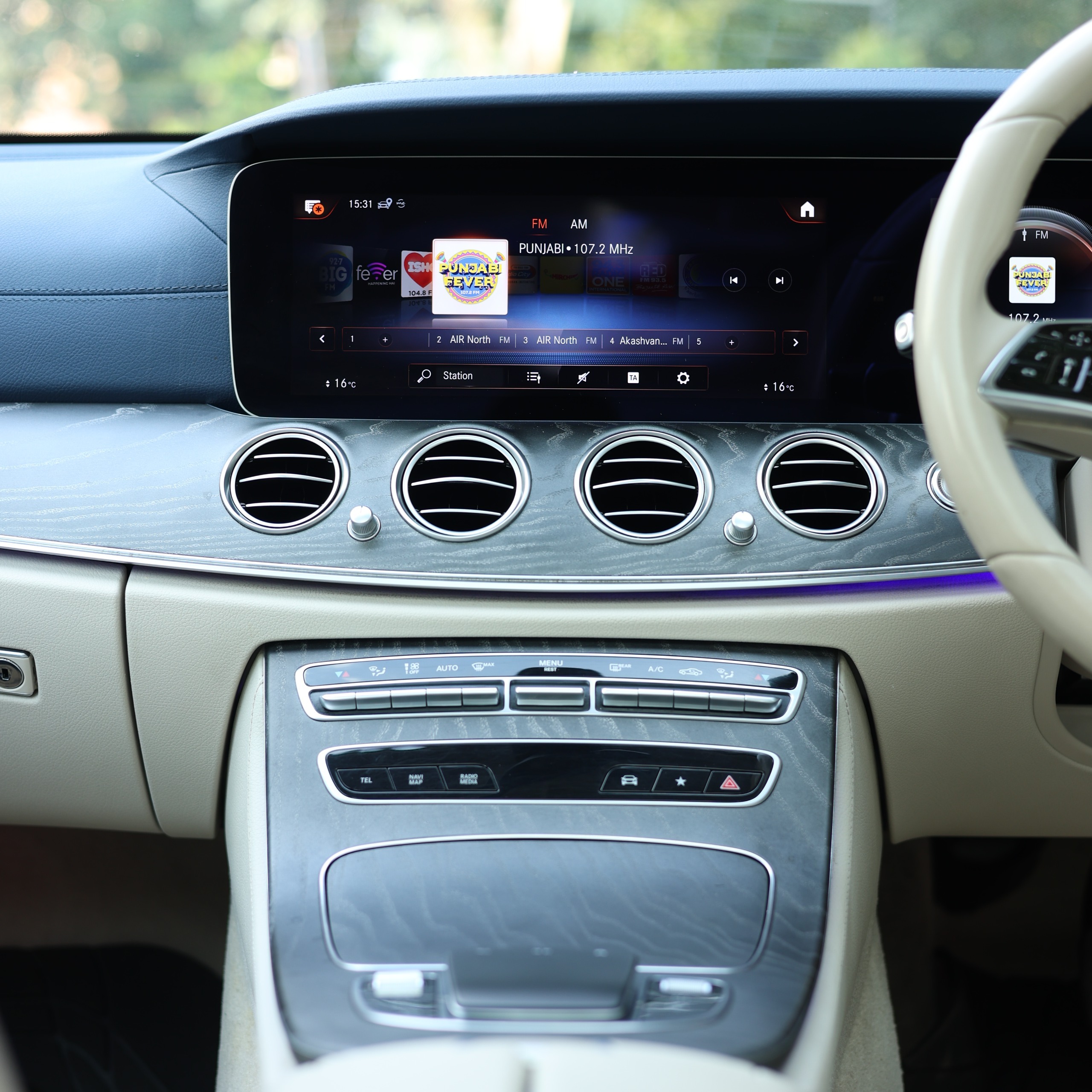 MERCEDES BENZ E200
