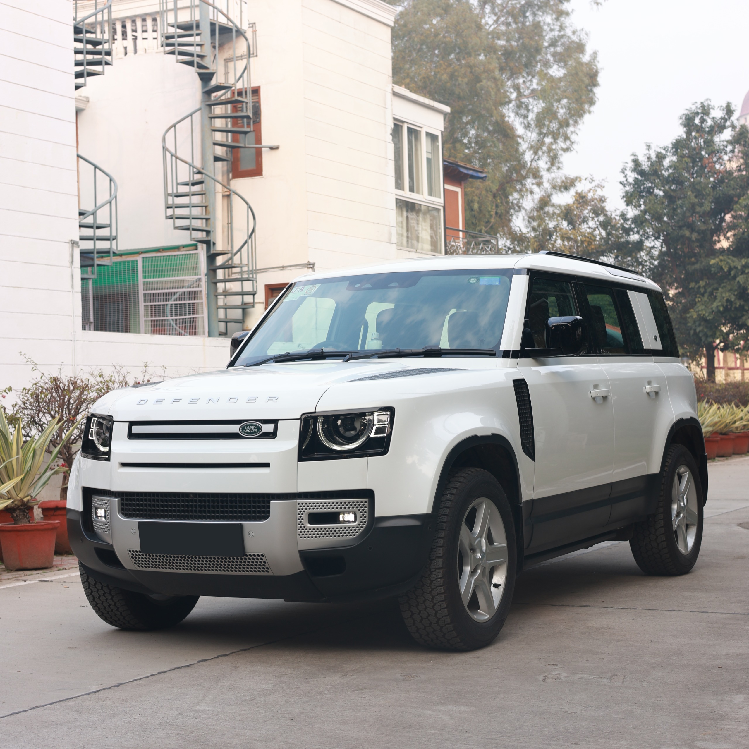 LAND ROVER DEFENDER 2.0 HSE 110PS
