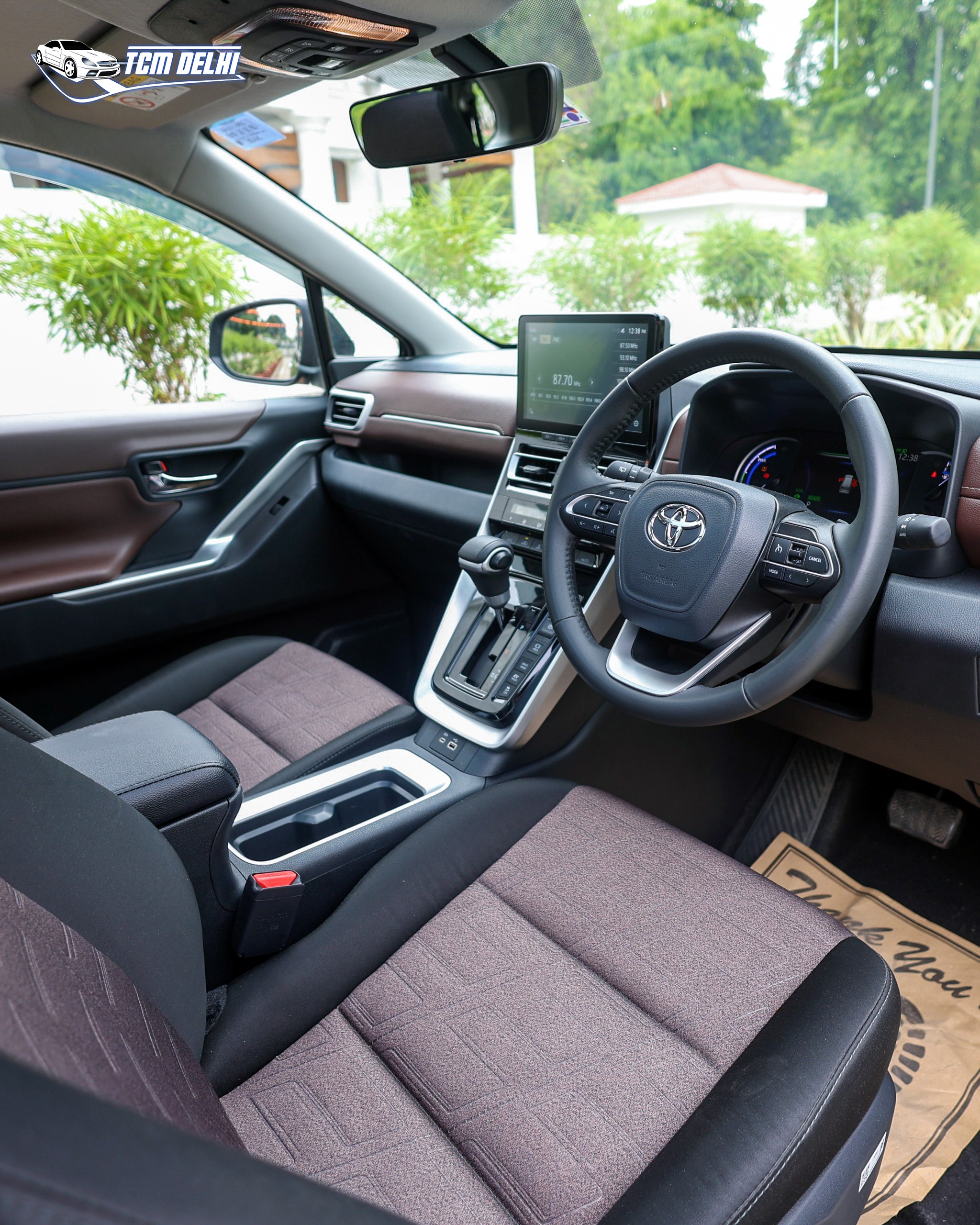 TOYOTA INNOVA HYCROSS VX(O)