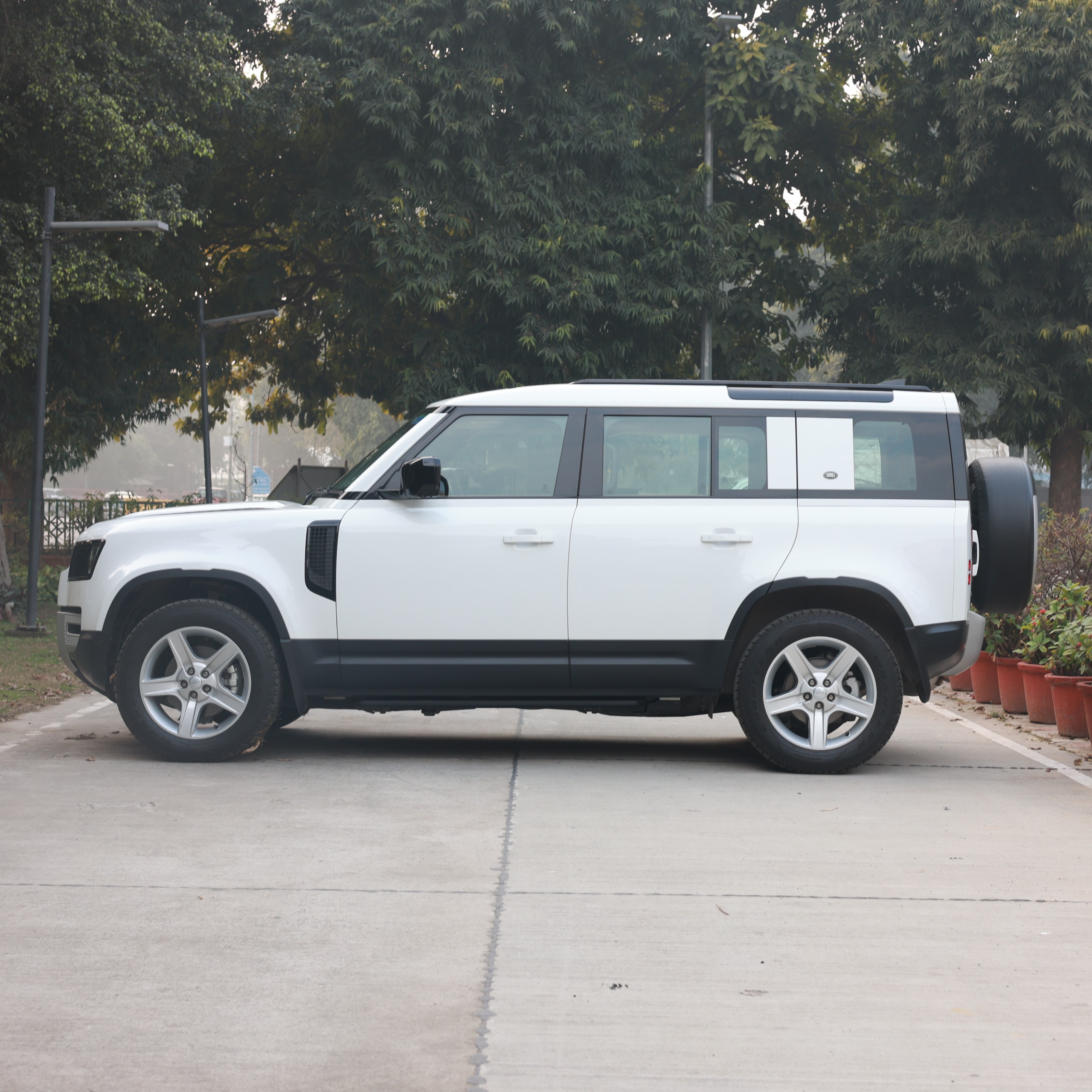 LAND ROVER DEFENDER 2.0 HSE 110PS