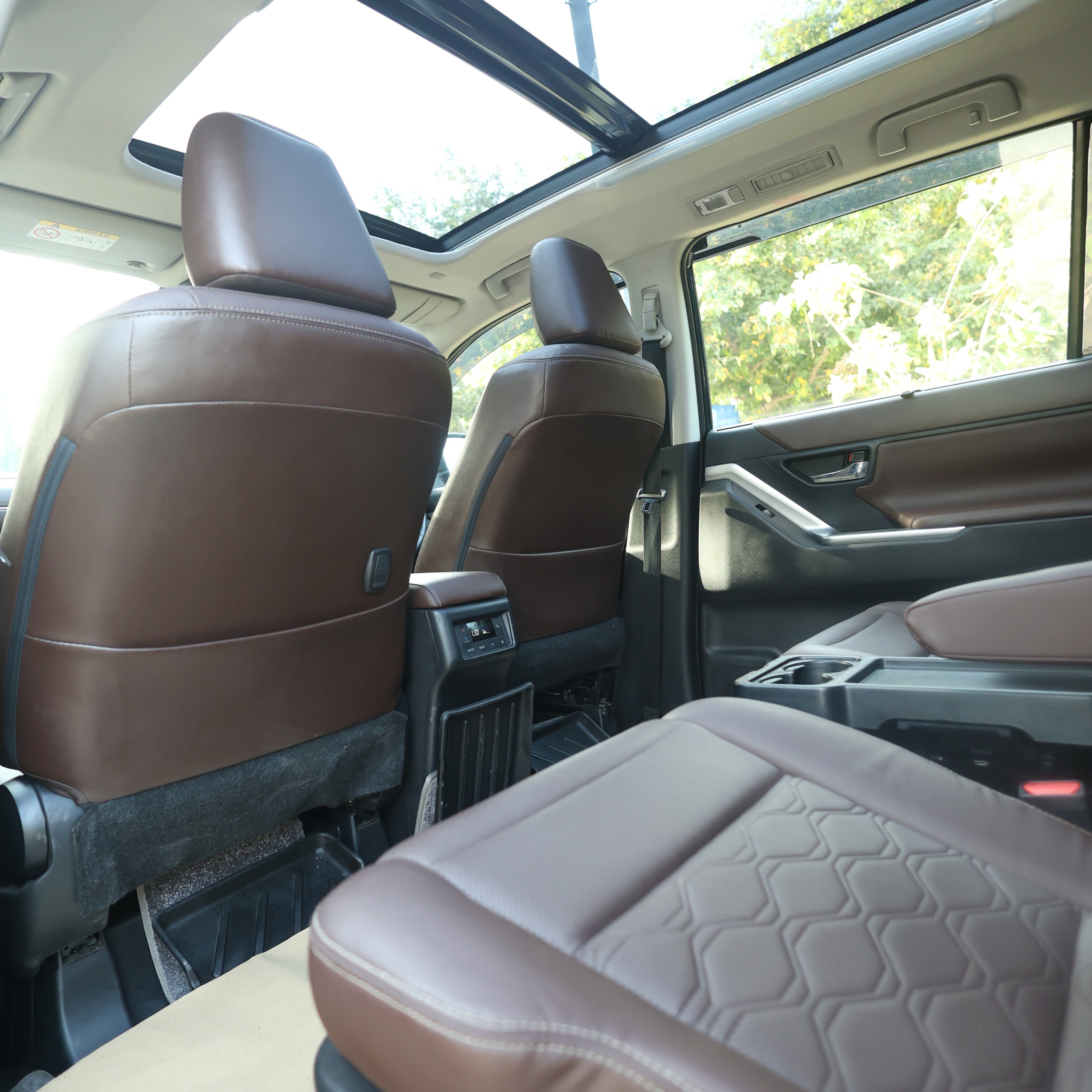 TOYOTA INNOVA HYCROSS ZX(O)