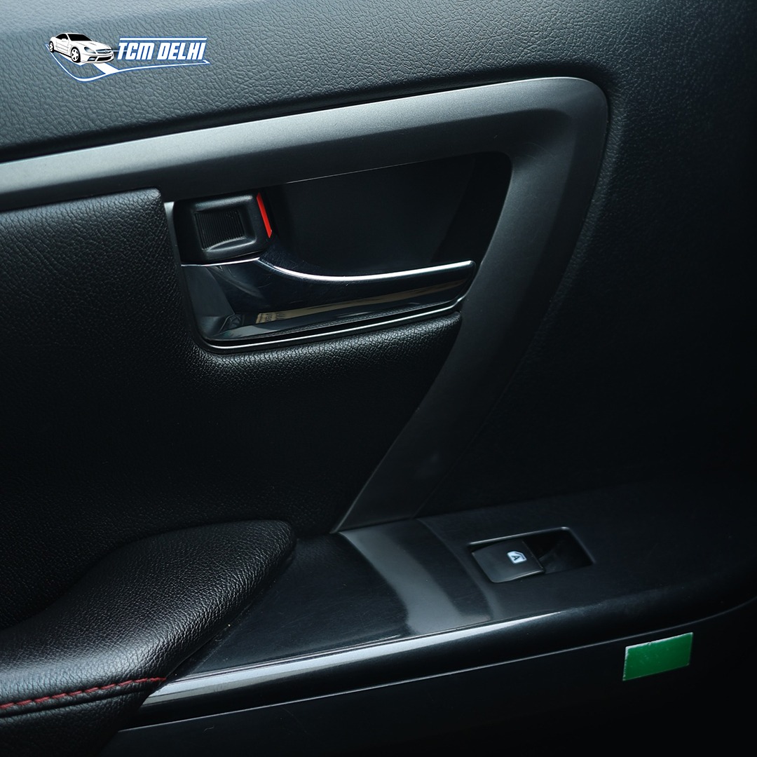 TOYOTA FORTUNER GR SPORTS 4X4 AT