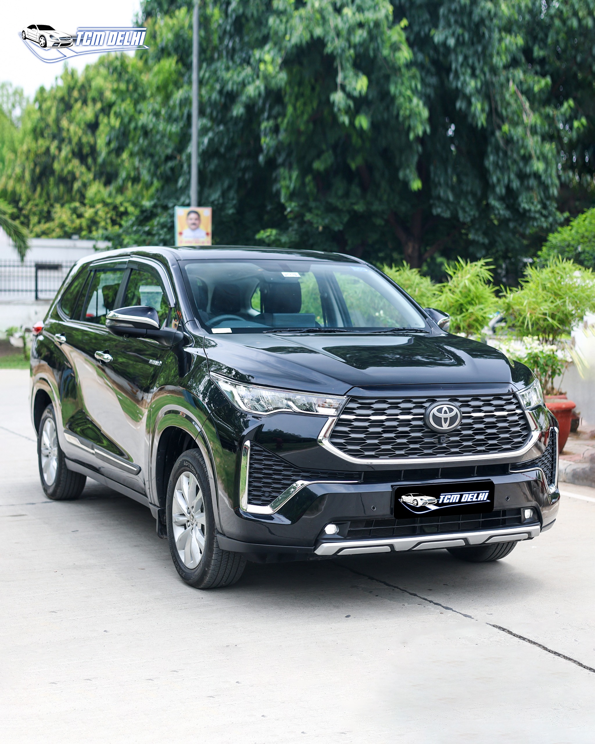 TOYOTA INNOVA HYCROSS VX(O)