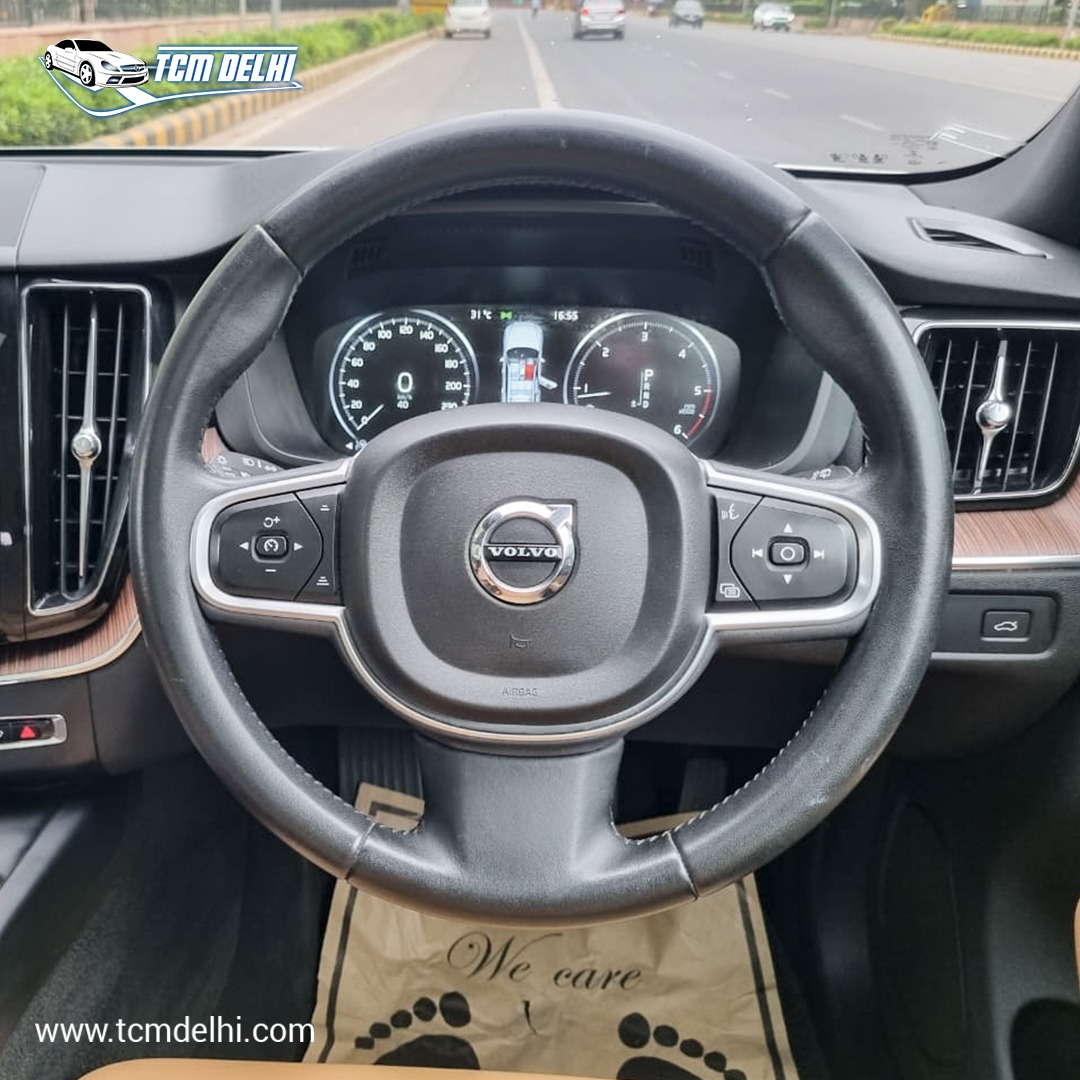 VOLVO XC60 D4 MOMENTUM