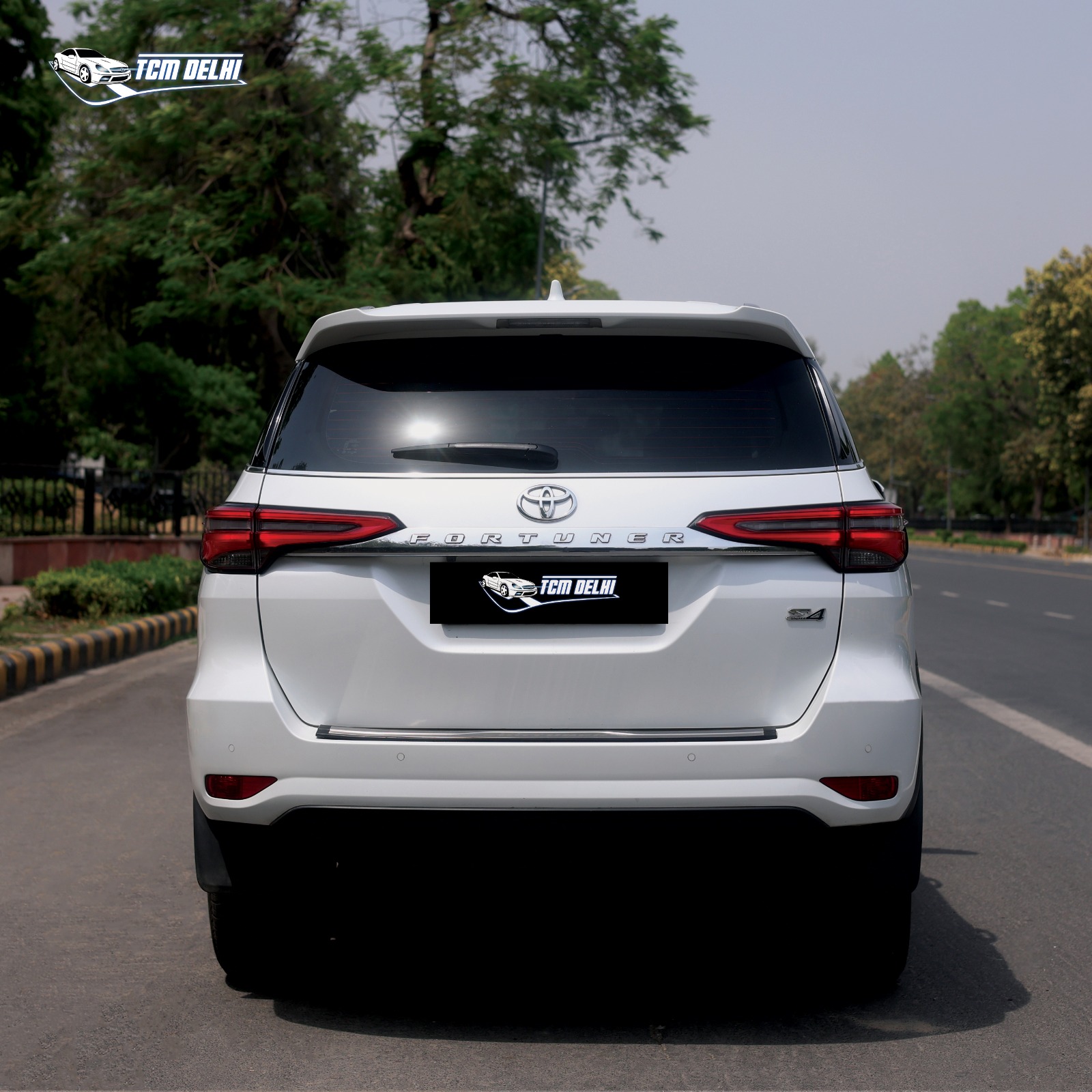 TOYOTA FORTUNER 4X4 AT