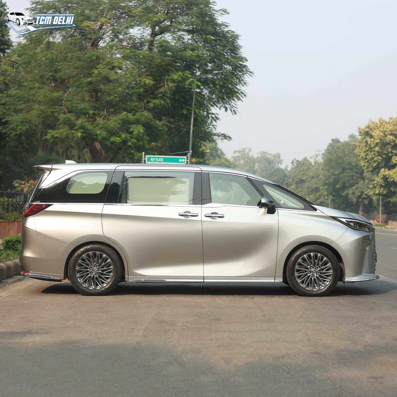 LEXUS LM 350h 4S LUXURY HYBRID