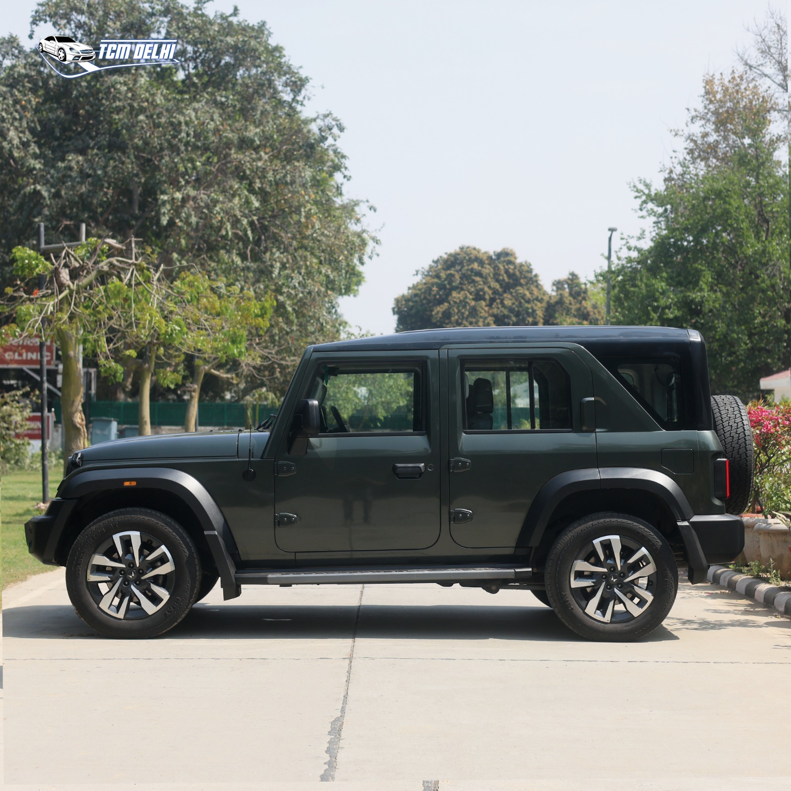 MAHINDRA THAR ROXX AXL AT