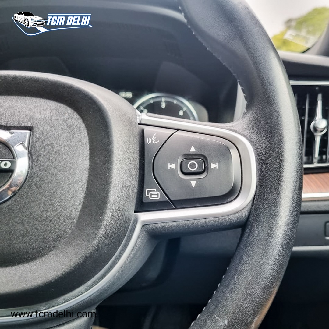 VOLVO XC60 D4 MOMENTUM