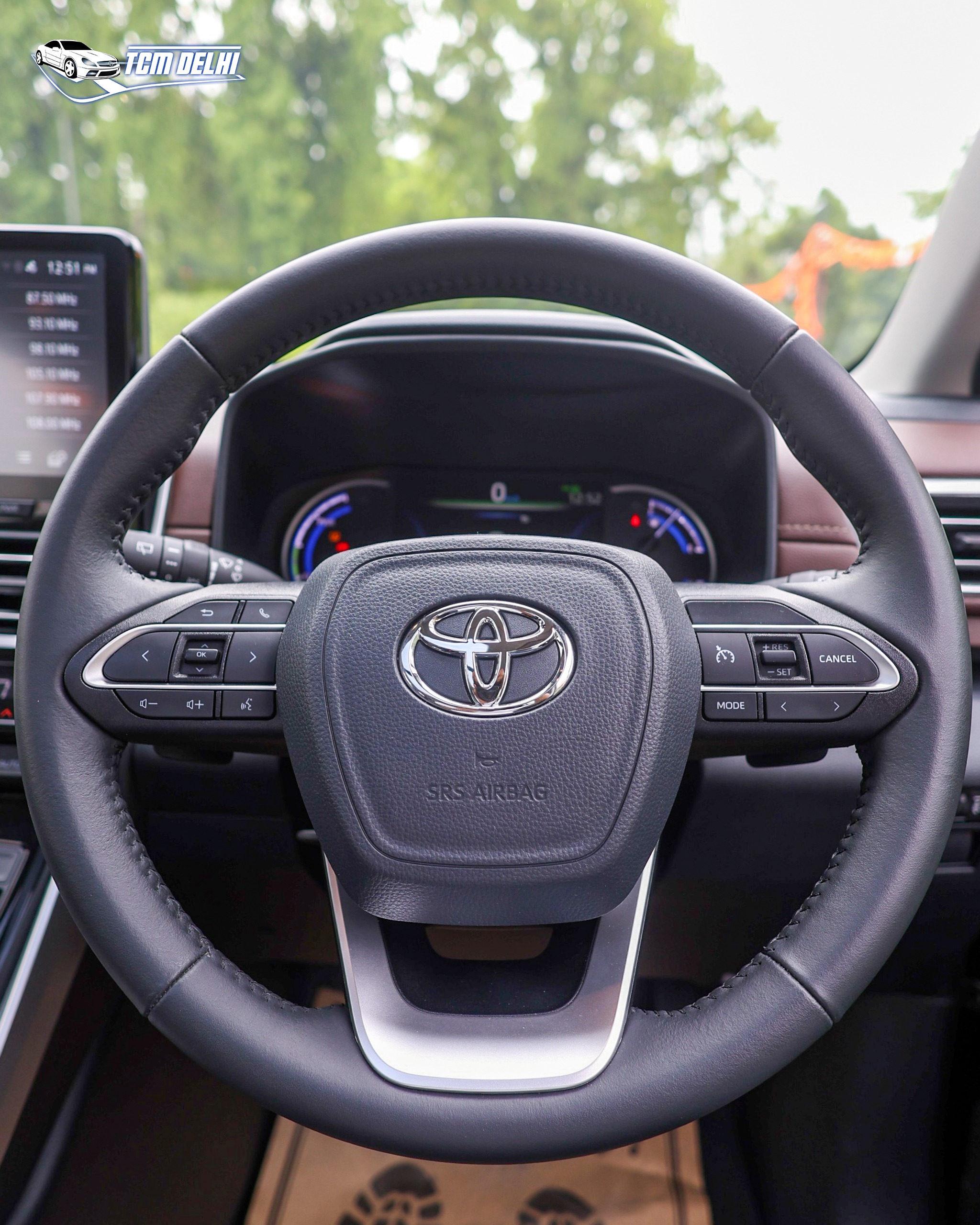 TOYOTA INNOVA HYCROSS VX(O)