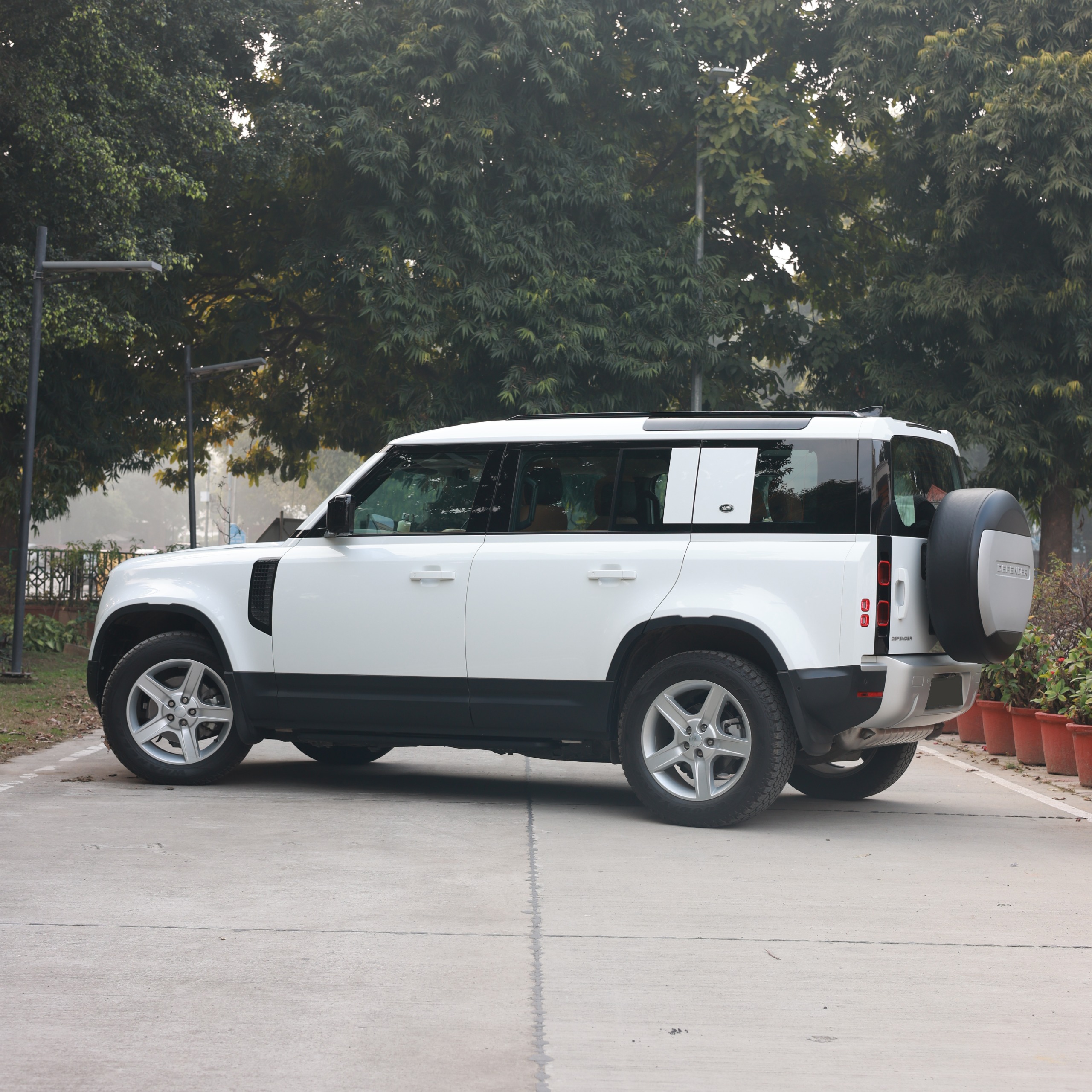 LAND ROVER DEFENDER 2.0 HSE 110PS
