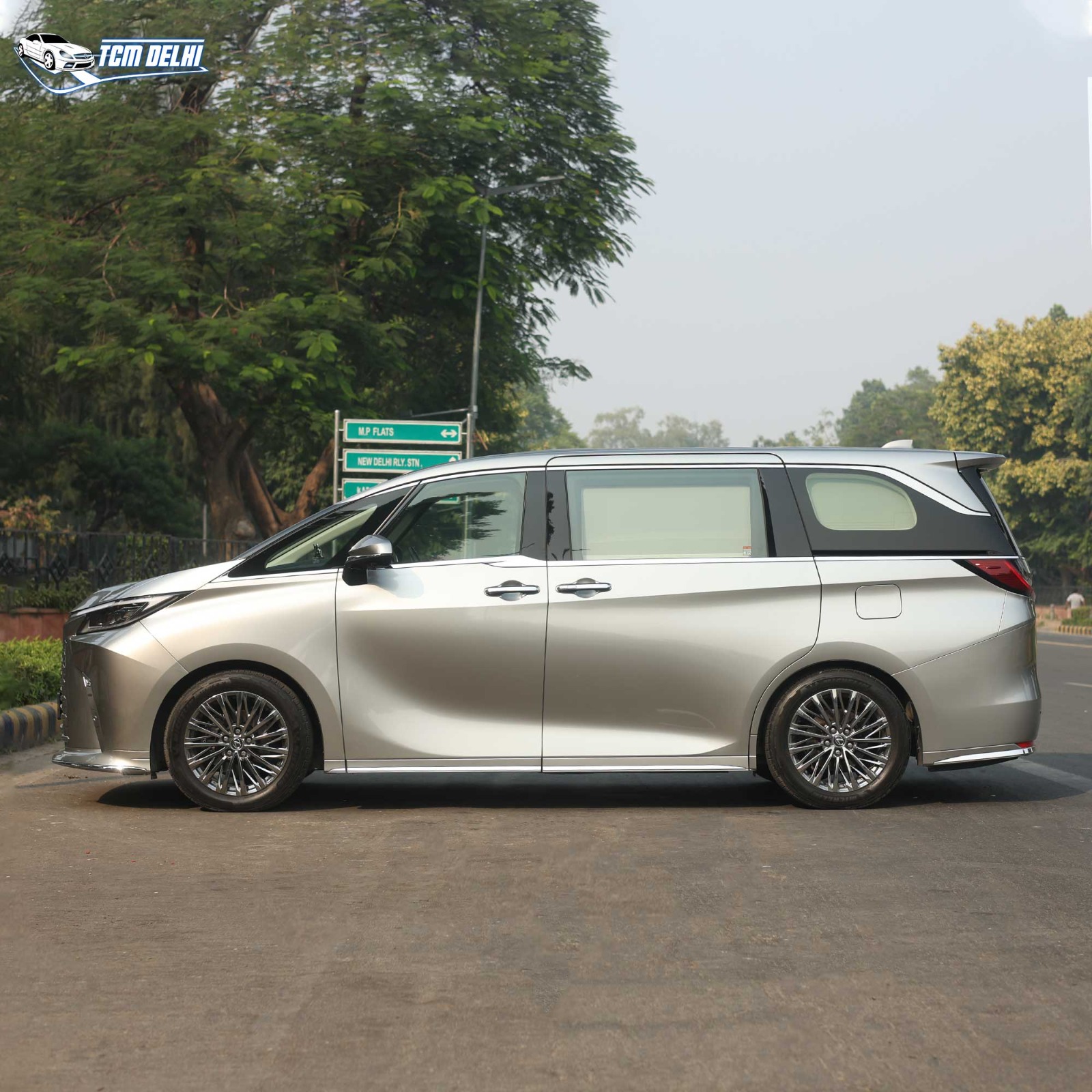 LEXUS LM 350h 4S LUXURY HYBRID