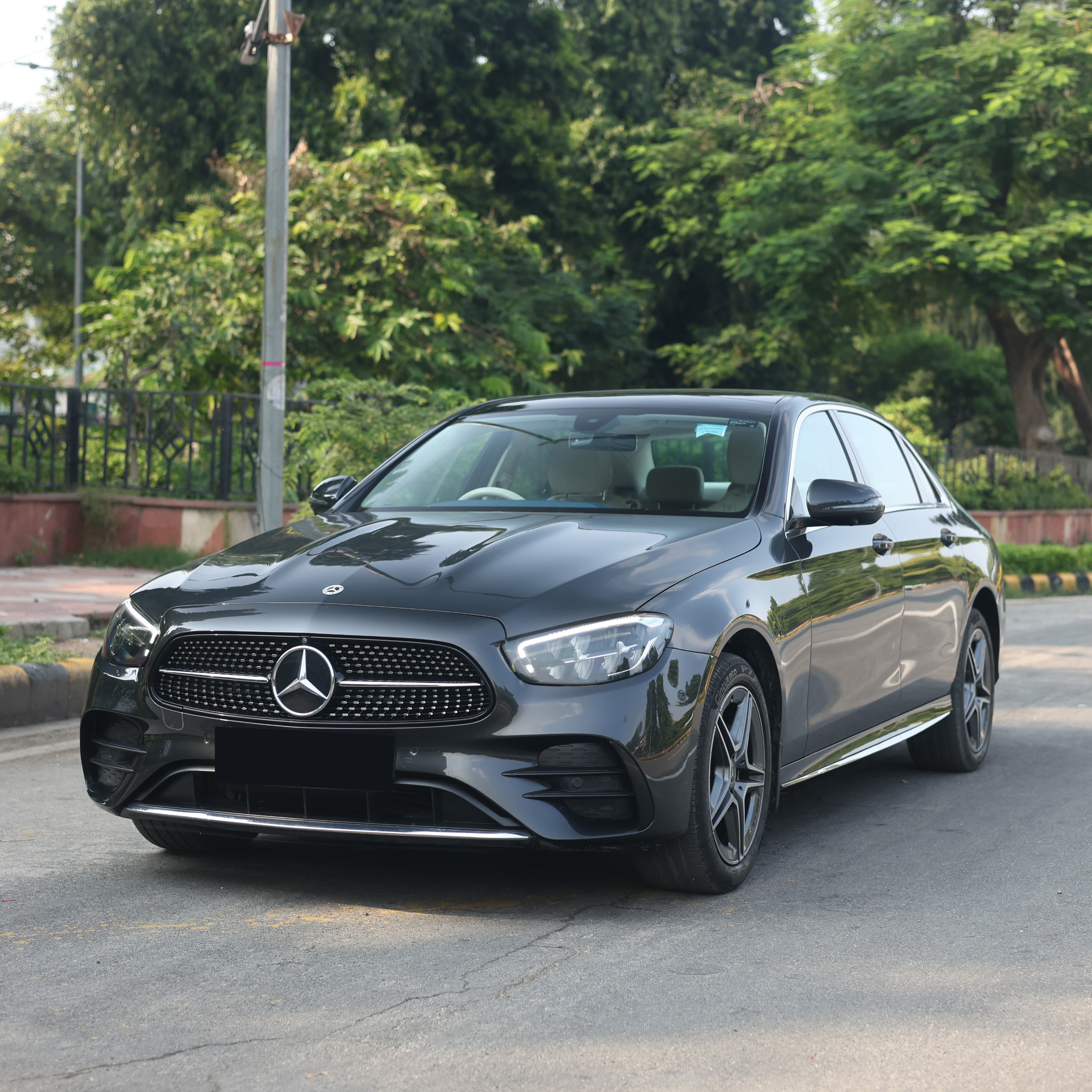 MERCEDES BENZ E200