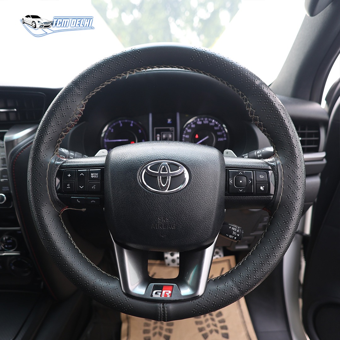 TOYOTA FORTUNER GR SPORTS 4X4 AT