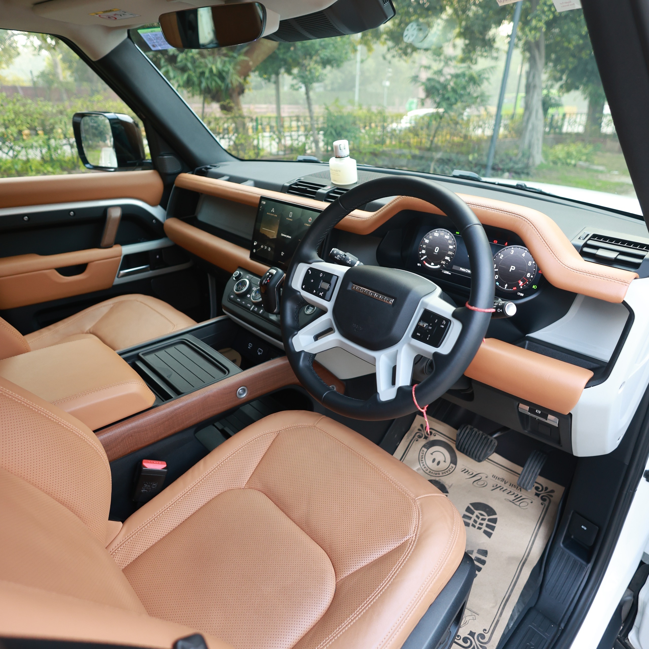 LAND ROVER DEFENDER 2.0 HSE 110PS