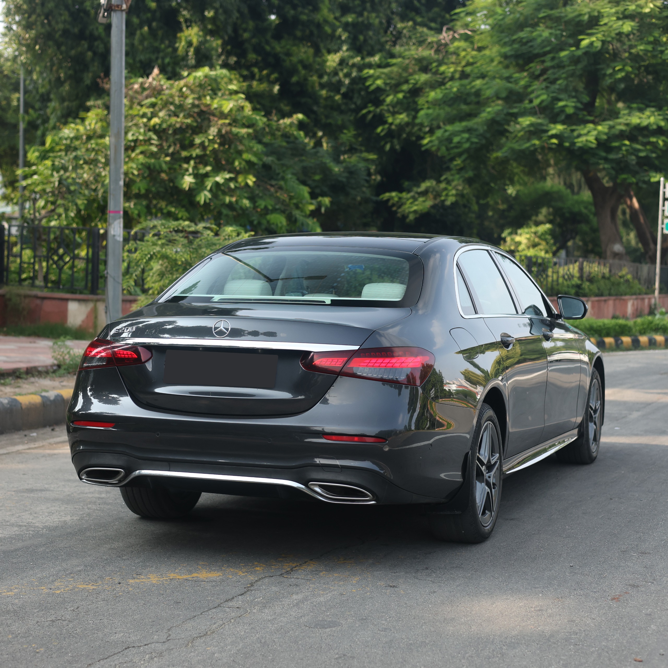 MERCEDES BENZ E200